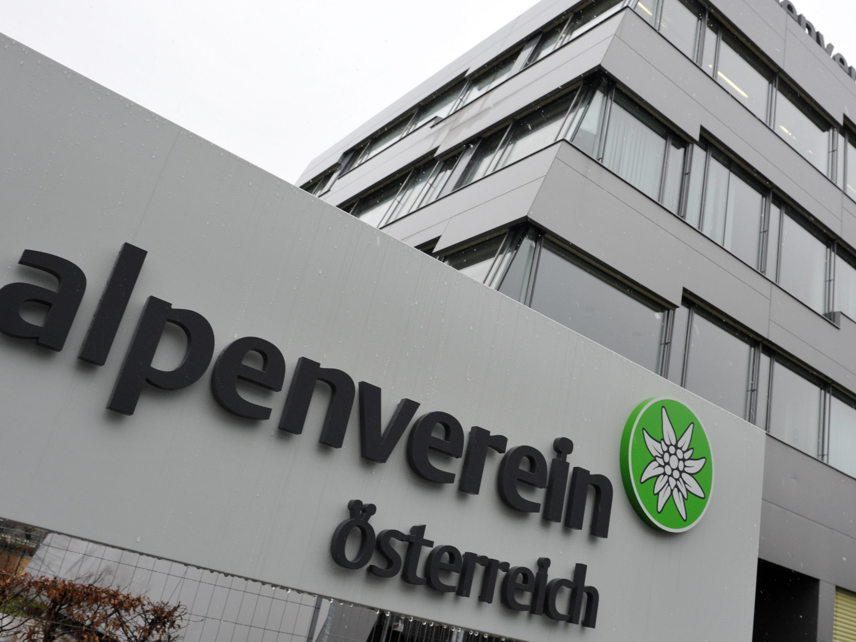Ein umstrittener Feriencamp-Betreiber gab Kurse für den Alpenverein.