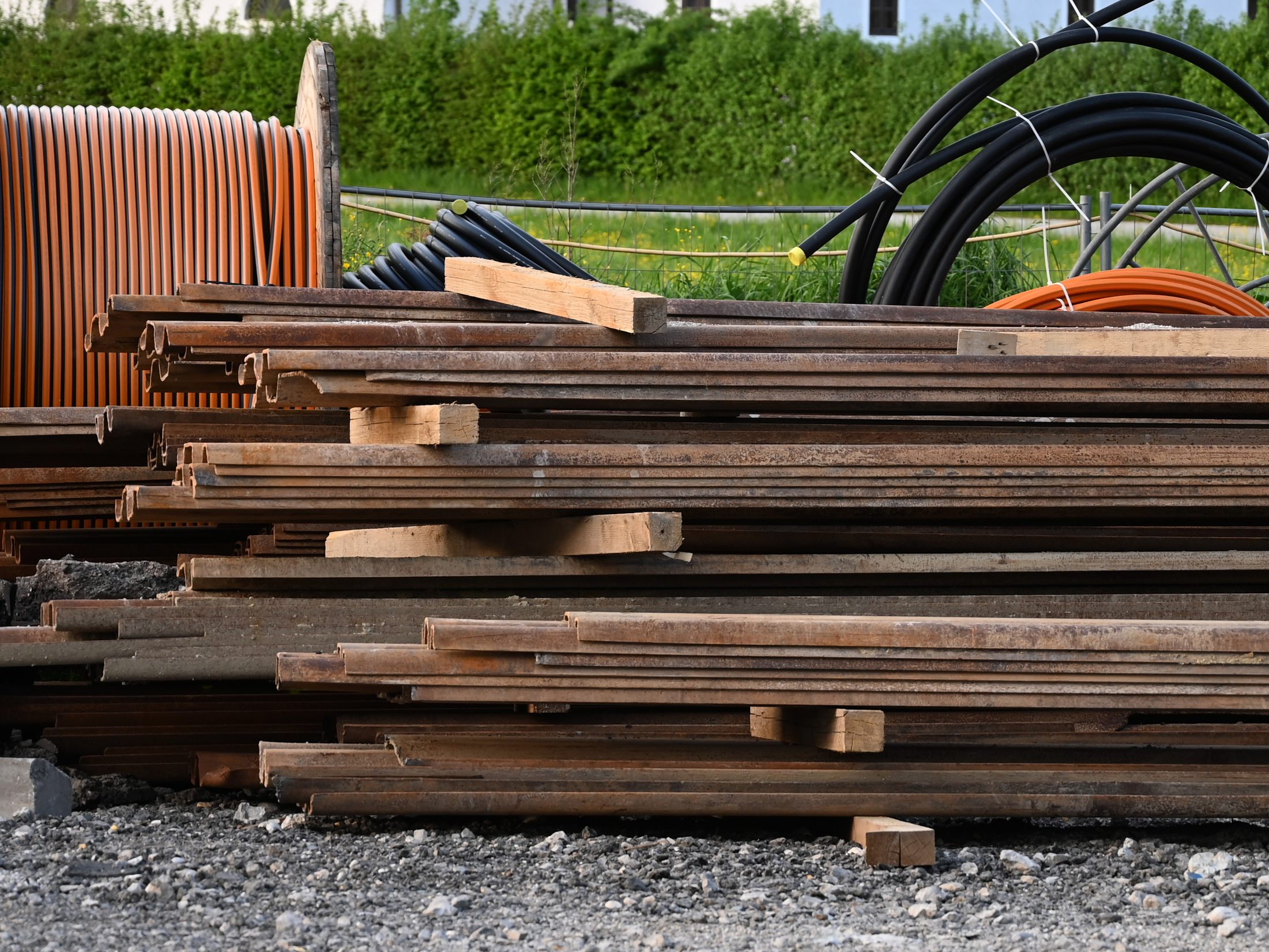 Die Baukosten legten im Mai im Vergleich zu April weiterhin stark zu.