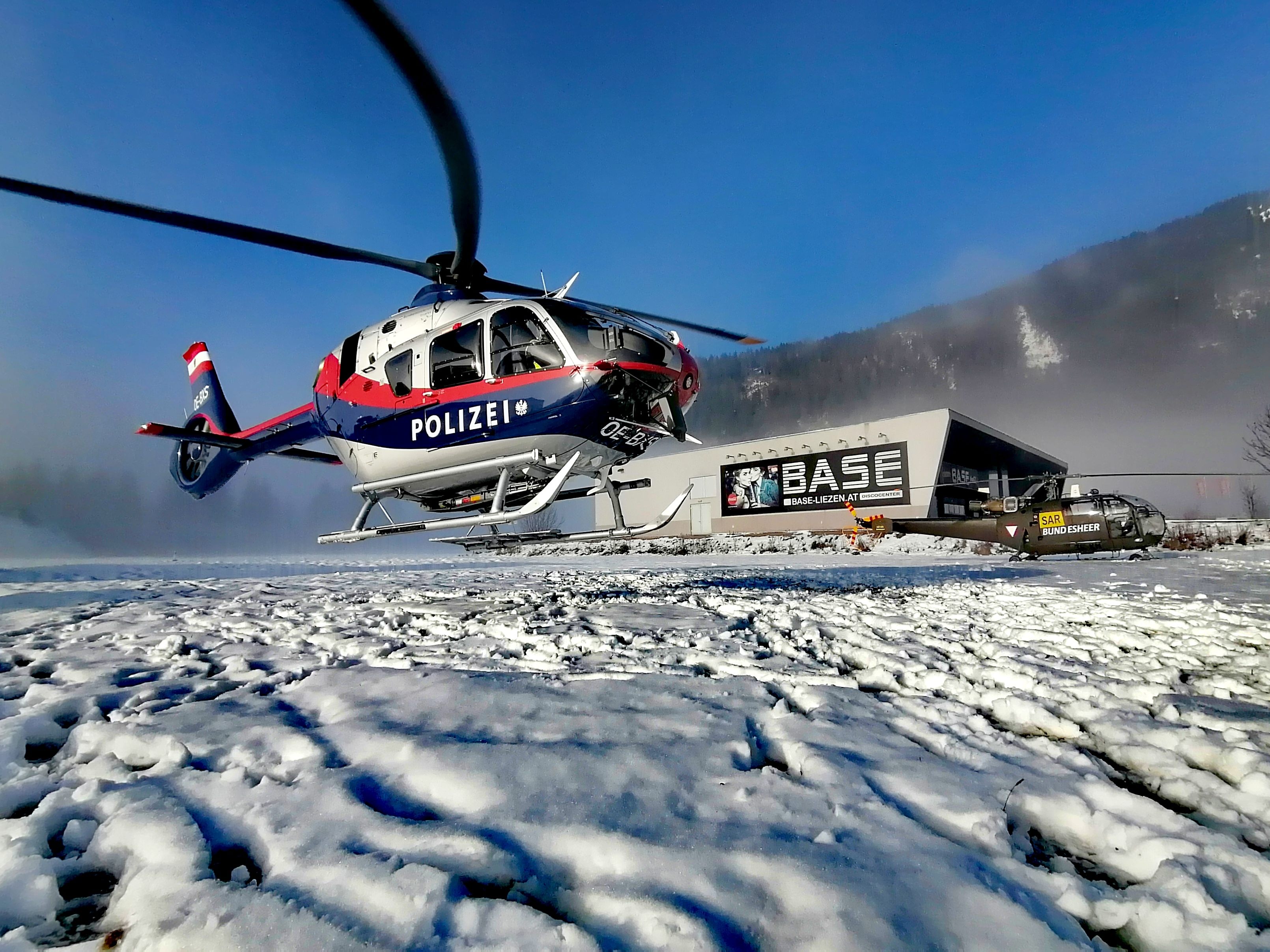 Die Suche nach einem seit November 2021 vermissten Wiener Bergsteiger in der Oststeiermark musste in der Nacht auf Sonntag erneut abgebrochen werden.