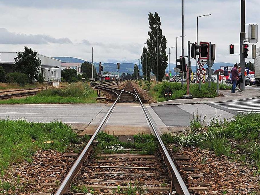 Sieben Tote gab es 2021 bei Unfällen an Eisenbahnkreuzungen in Österreich.