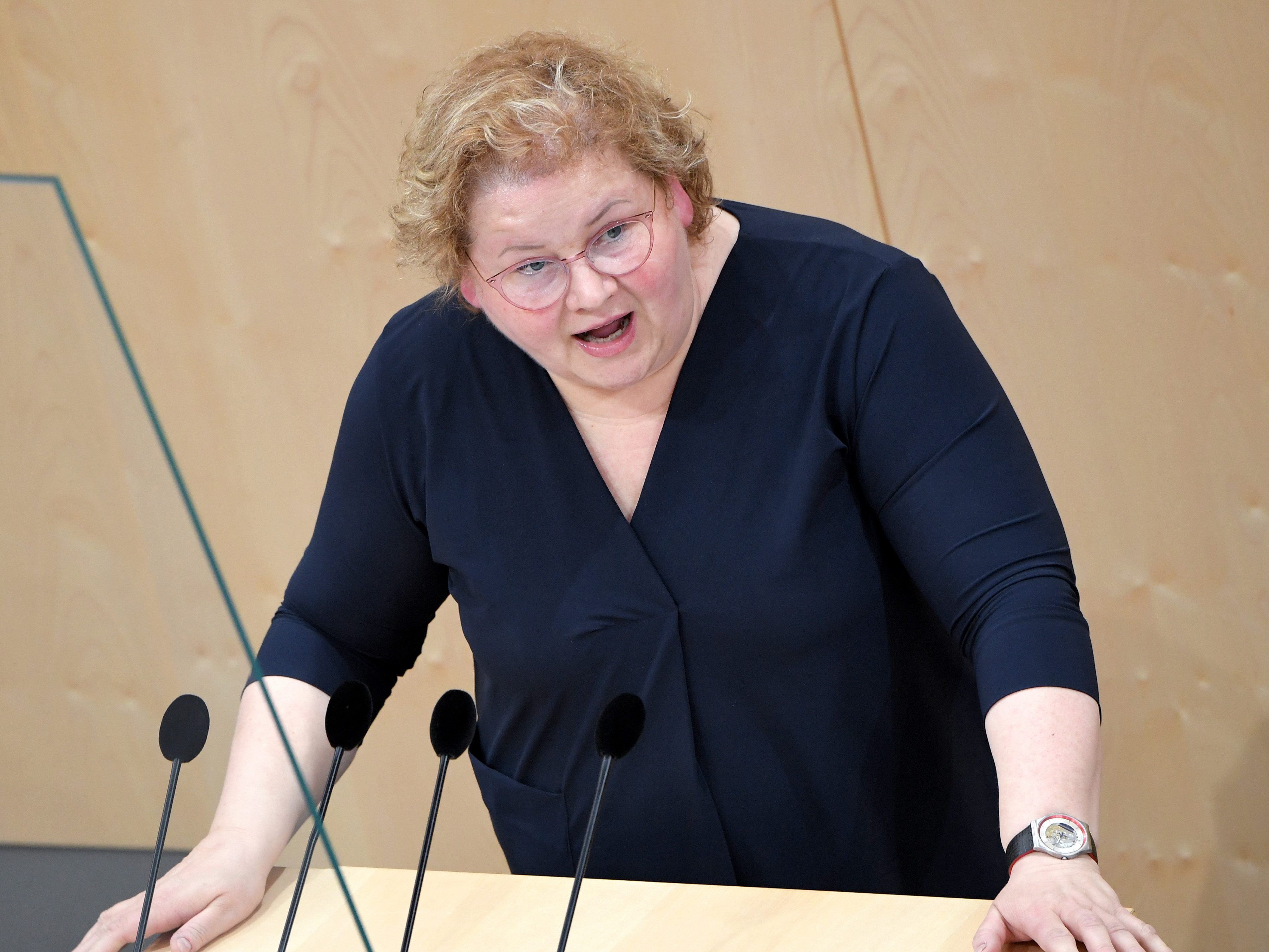 ÖGB-Vizepräsidentin Korinna Schumann übt Kritik am Auslaufen der Dienstfreistellung von Corona-Risikogruppen. ÖGB-Vizepräsidentin Korinna Schumann übt Kritik am Auslaufen der Dienstfreistellung von Corona-Risikogruppen.