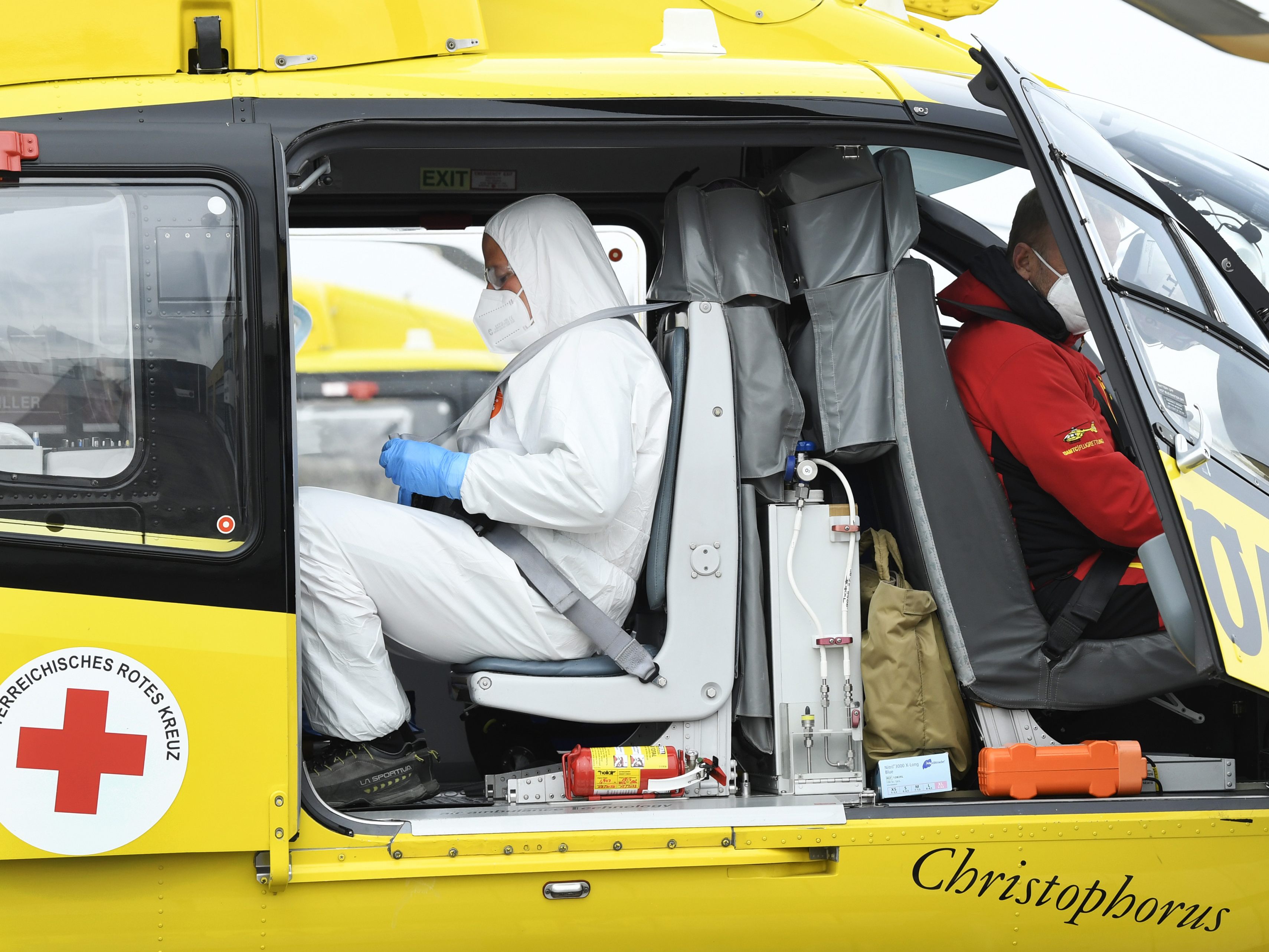 Der 75-Jährige wurde mit dem "Christophorus 3" ins Landesklinikum Wiener Neustadt geflogen. Der 75-Jährige wurde mit dem "Christophorus 3" ins Landesklinikum Wiener Neustadt geflogen.