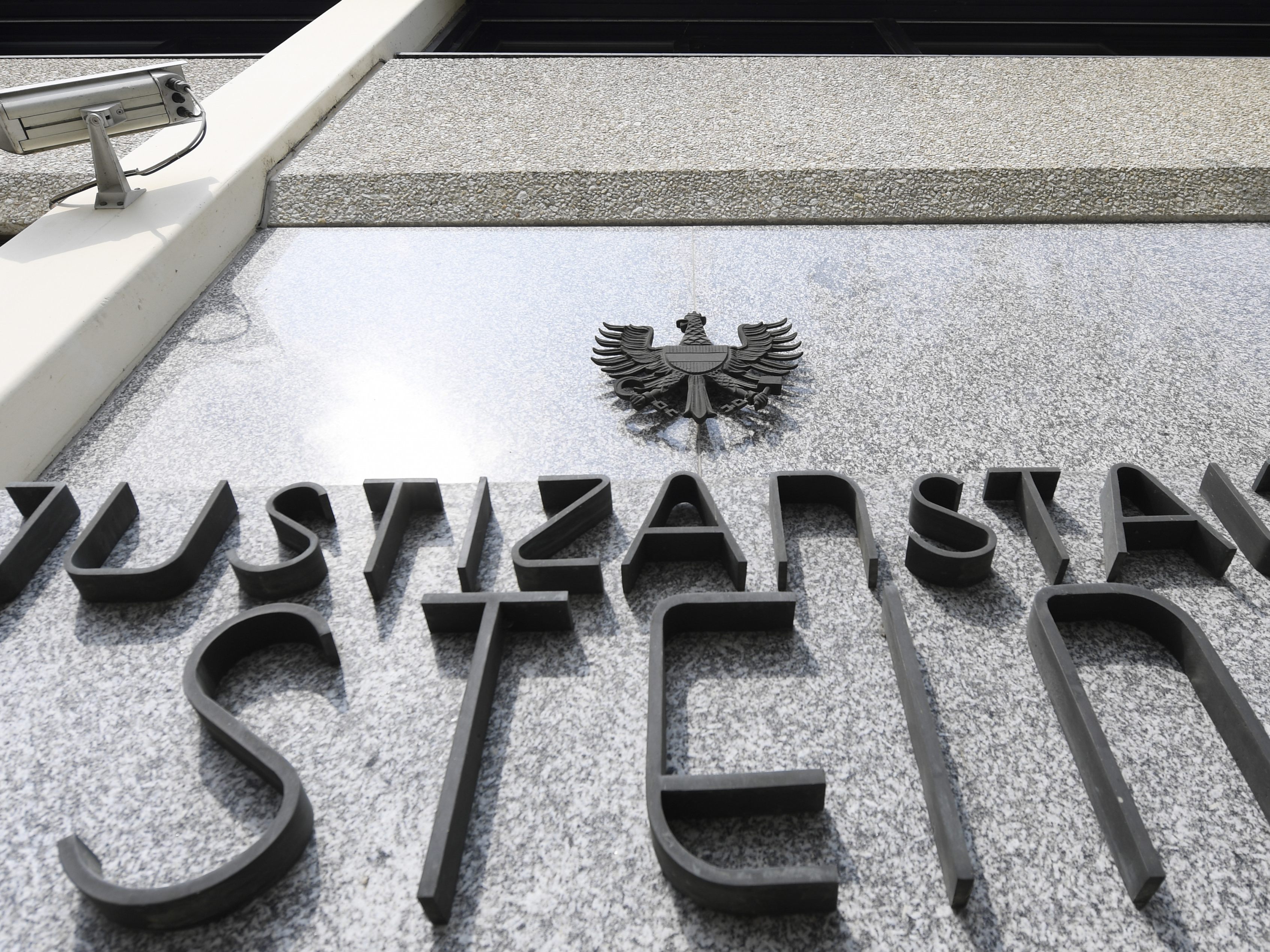 Dem Mann wird eine Besteckmesser-Attacke in der Justizanstalt Stein angelastet.