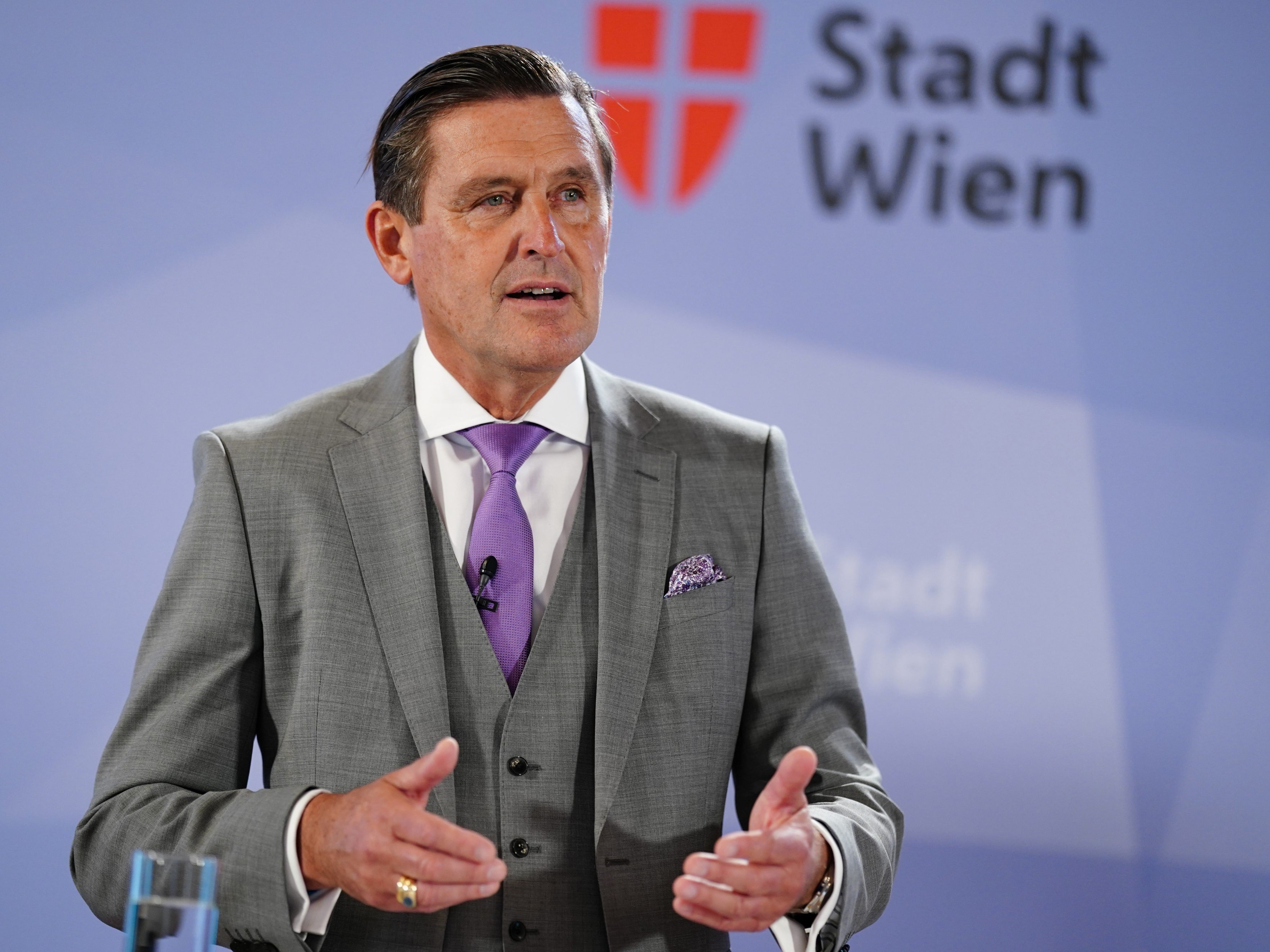 Finanzstadtrat Peter Hanke bekräftigte die Aussage, dass Wien Inserate unter der Meldegrenze im nächsten Bericht ausweist. Finanzstadtrat Peter Hanke bekräftigte die Aussage, dass Wien Inserate unter der Meldegrenze im nächsten Bericht ausweist.