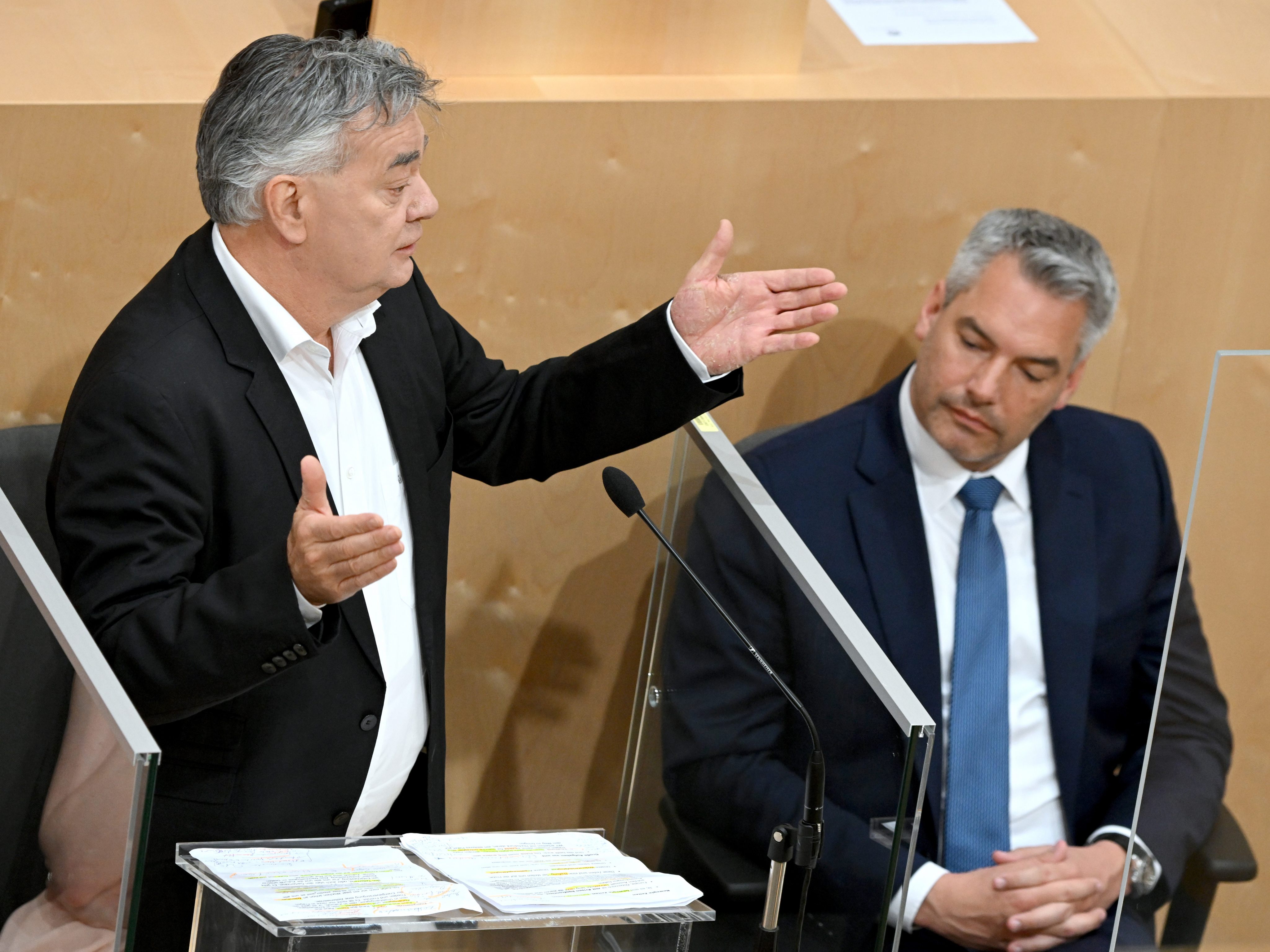 Für Kogler ist die Indexierung von Sozialleistungen "am Tisch".