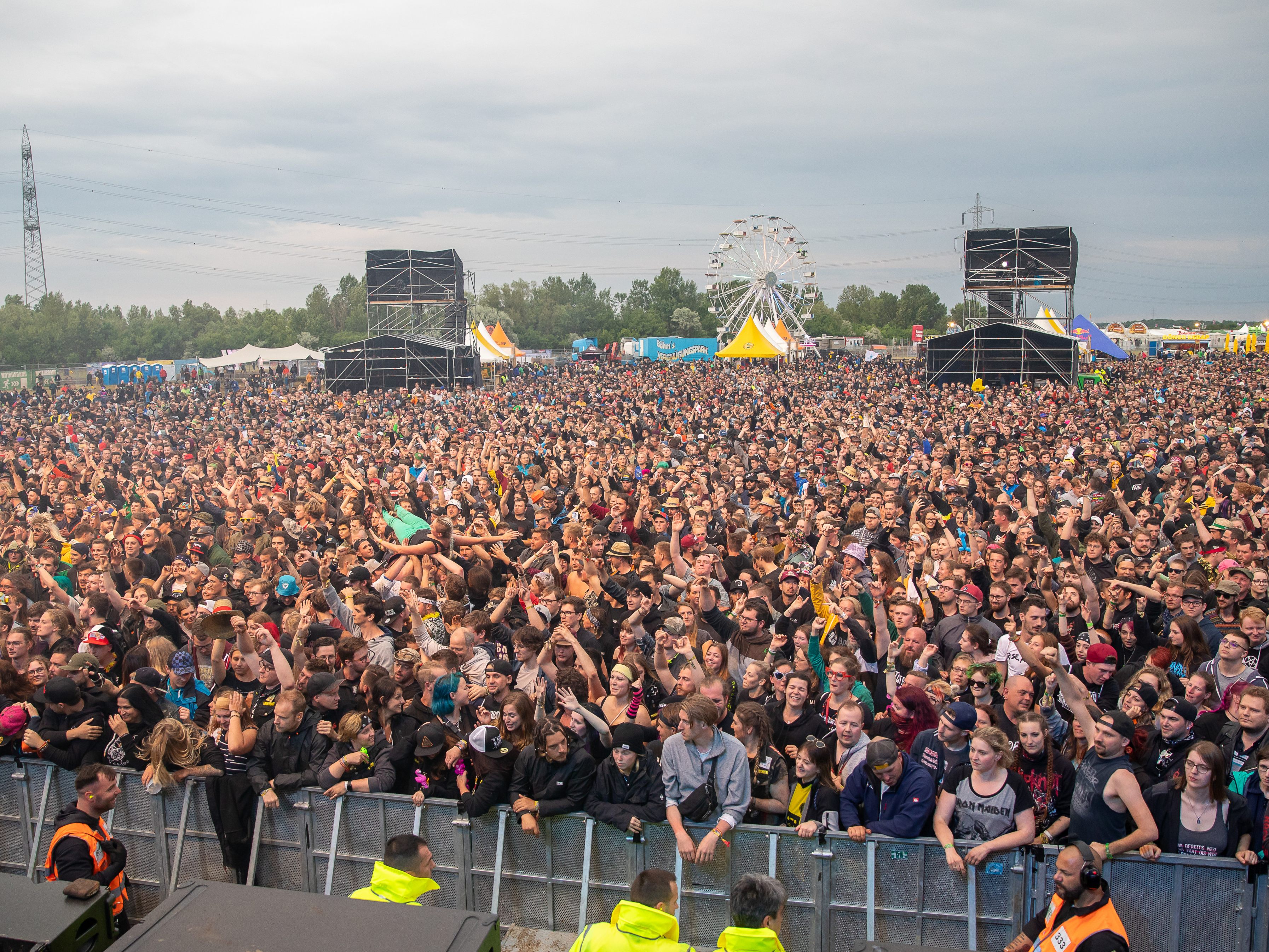 Zum Nova Rock 2022 sind nach zwei Jahren Pandemie viele Fans angereist. Rise Against präsentierten am Festival ihr aktuelles Album.