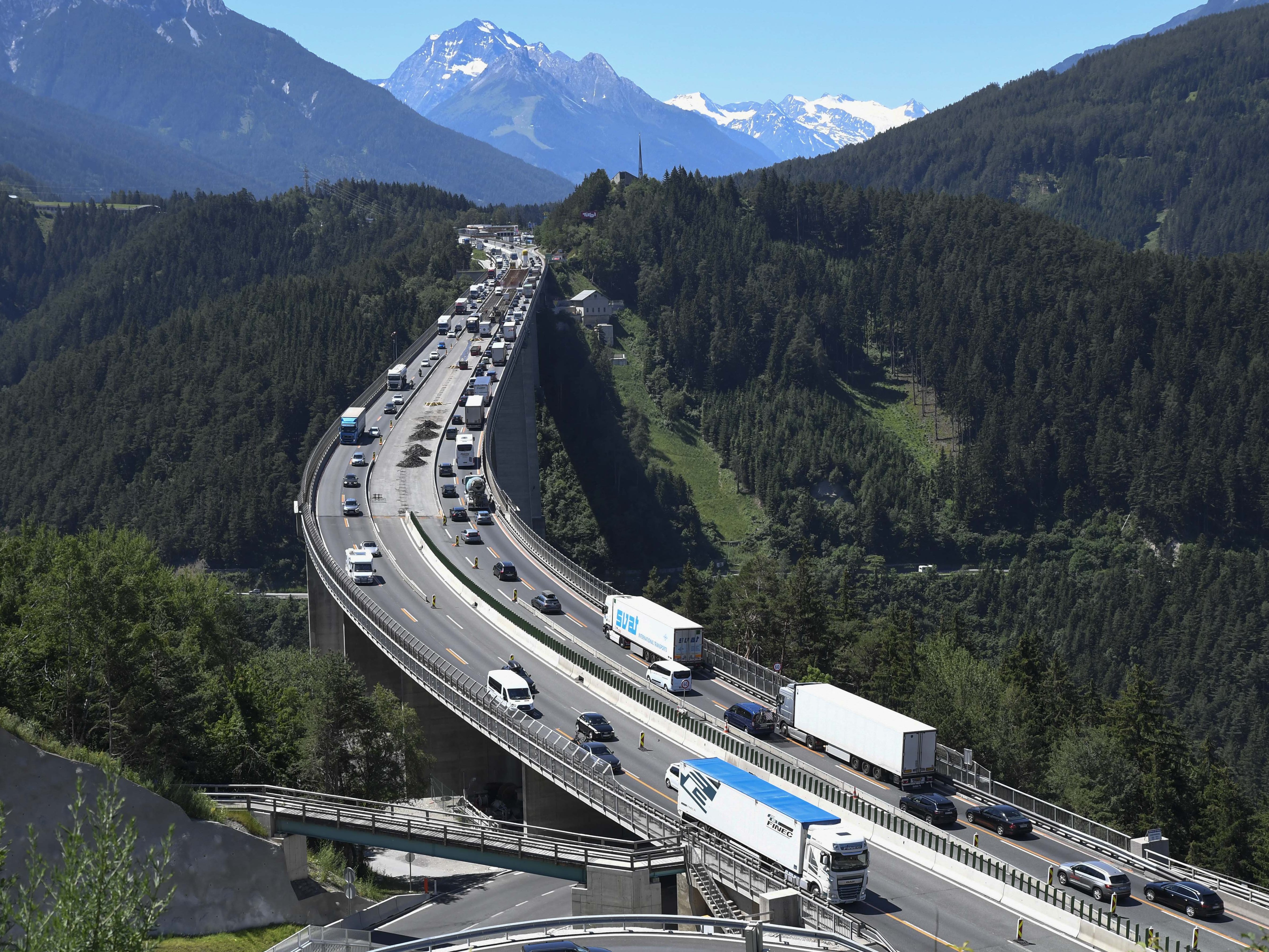 Aufgrund des Beginns der Sommerferien in Ostösterreich wird starker Reiseverkehr erwartet. Aufgrund des Beginns der Sommerferien in Ostösterreich wird starker Reiseverkehr erwartet.