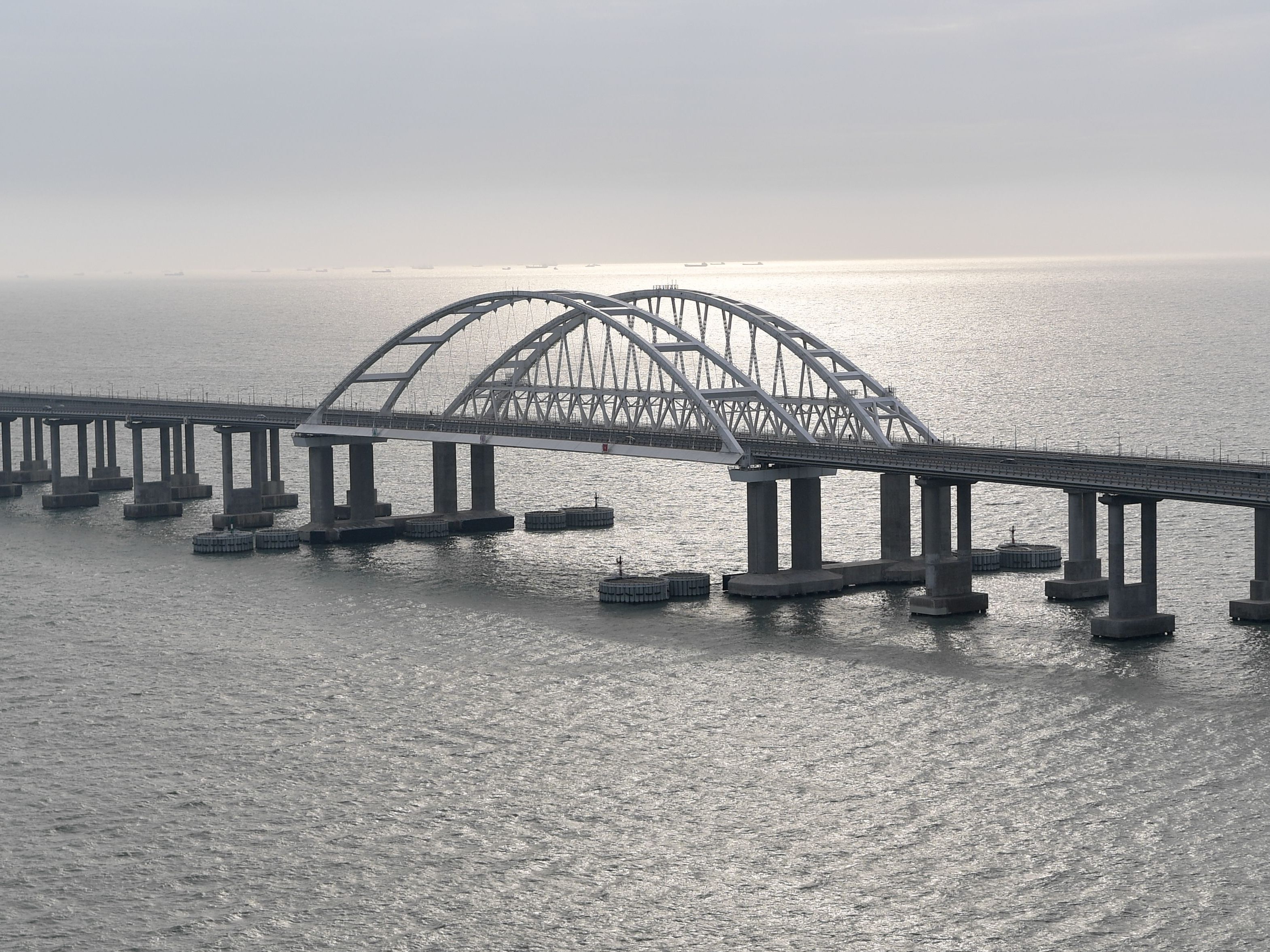 Kiew sendet Drohungen gegen die russische Brücke auf die Krim Kiew sendet Drohungen gegen die russische Brücke auf die Krim