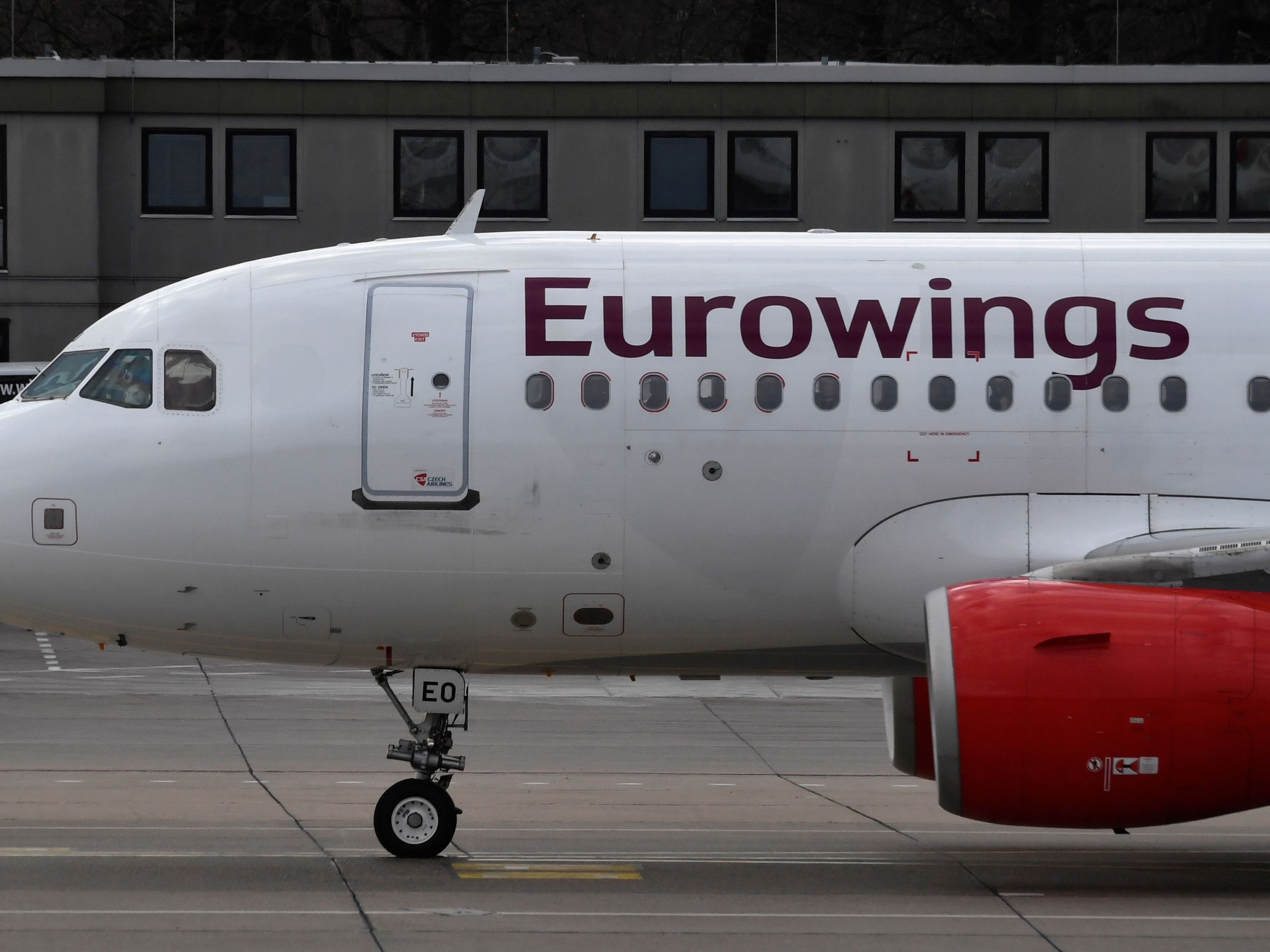 Eurowings ist nach den Flugausfällen vom Wochenende um Schadensbegrenzung bemüht Eurowings ist nach den Flugausfällen vom Wochenende um Schadensbegrenzung bemüht