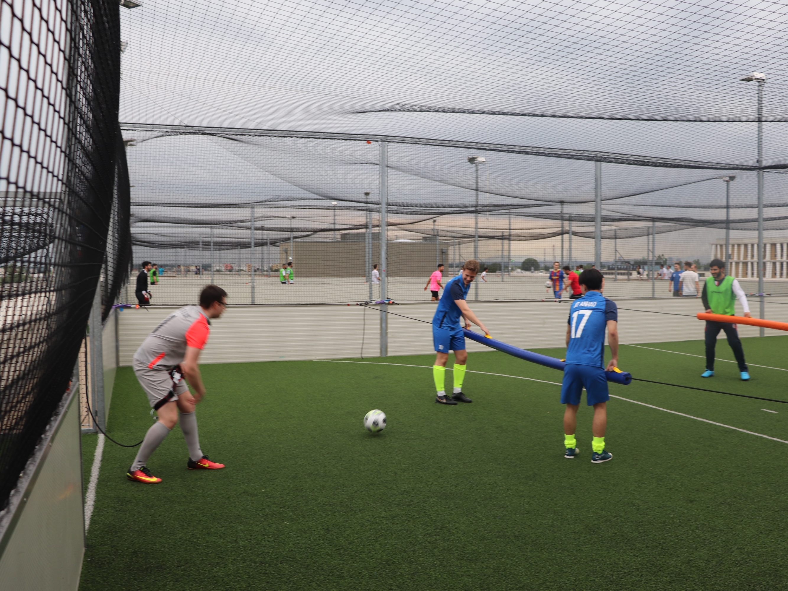 Menschliches Tischfußball in Seestadt Aspern (Wien-Donaustadt).