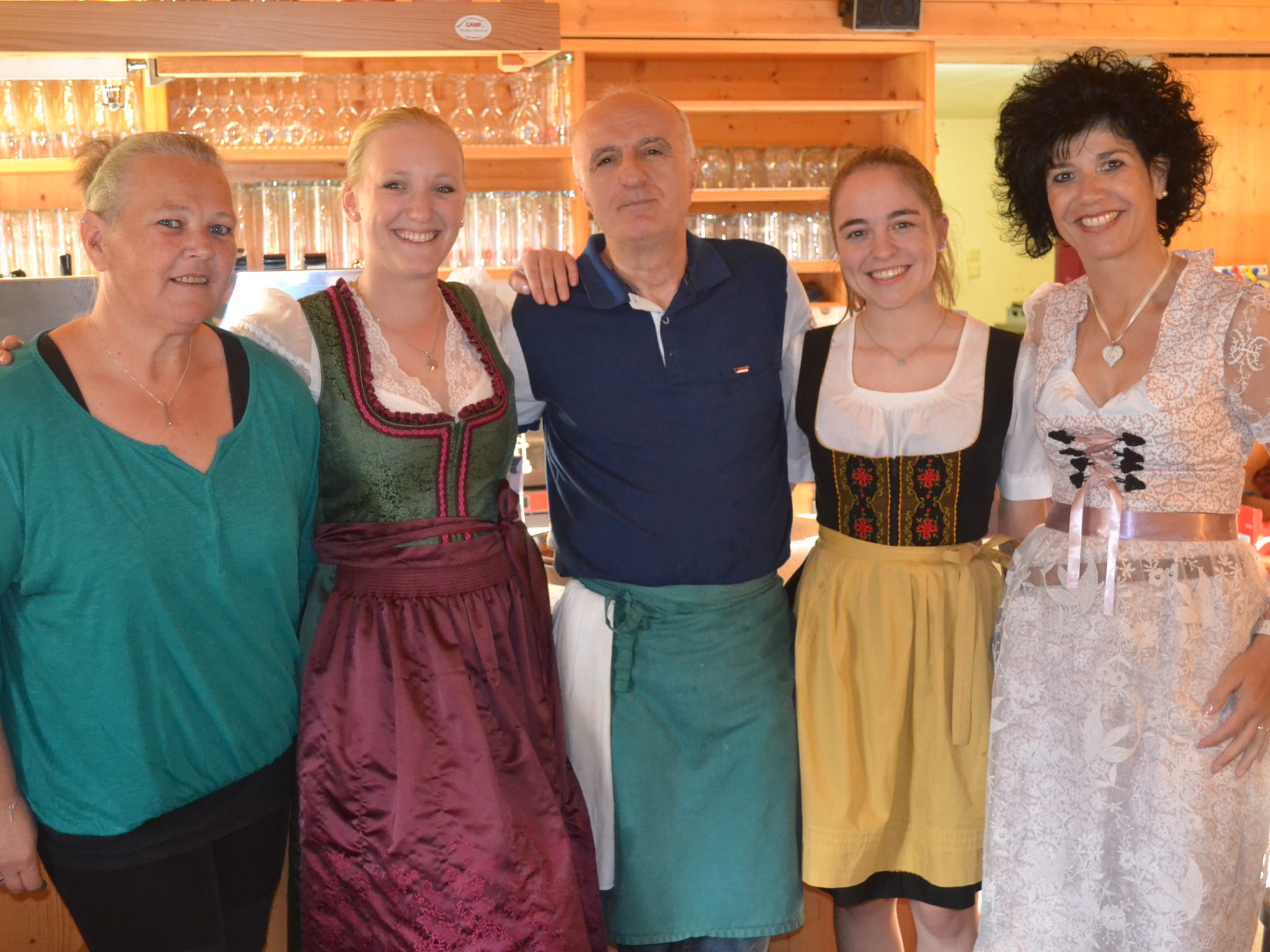 Das Team rund um Sabrina Koch verwöhnt neuerdings die Gäste im "Berghaus Mattajoch" auf Gamp. Das Team rund um Sabrina Koch verwöhnt neuerdings die Gäste im "Berghaus Mattajoch" auf Gamp.