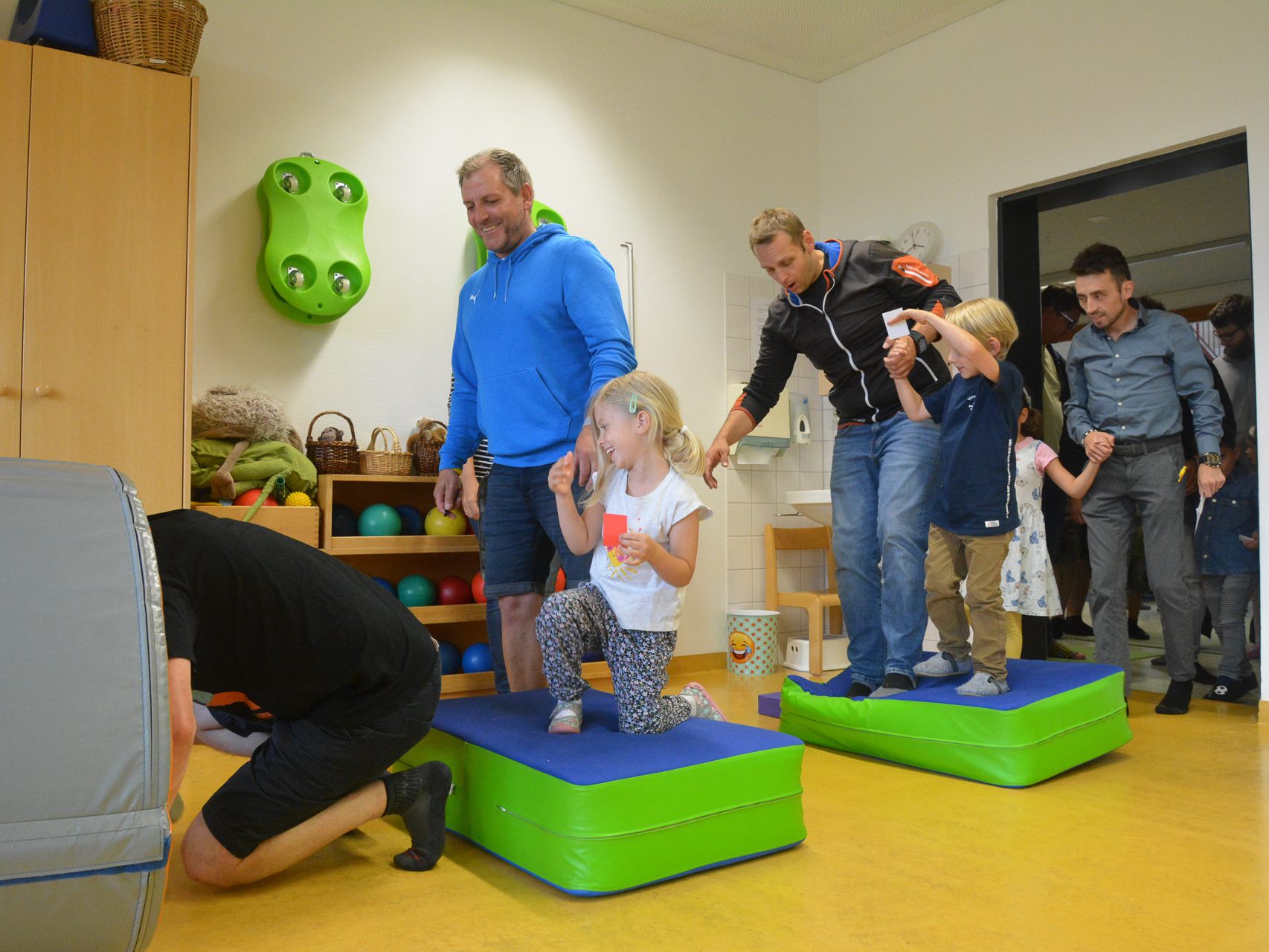 Im Augarten Kindergarten wurden die Väter zum Vatertag ordentlich gefeiert. Im Augarten Kindergarten wurden die Väter zum Vatertag ordentlich gefeiert.