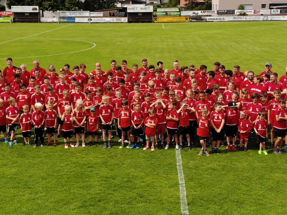 Der Vorstand und die Mitglieder des FC Thüringen freuen sich auf ihren Besuch zum 100 Jahr Jubiläum Der Vorstand und die Mitglieder des FC Thüringen freuen sich auf ihren Besuch zum 100 Jahr Jubiläum