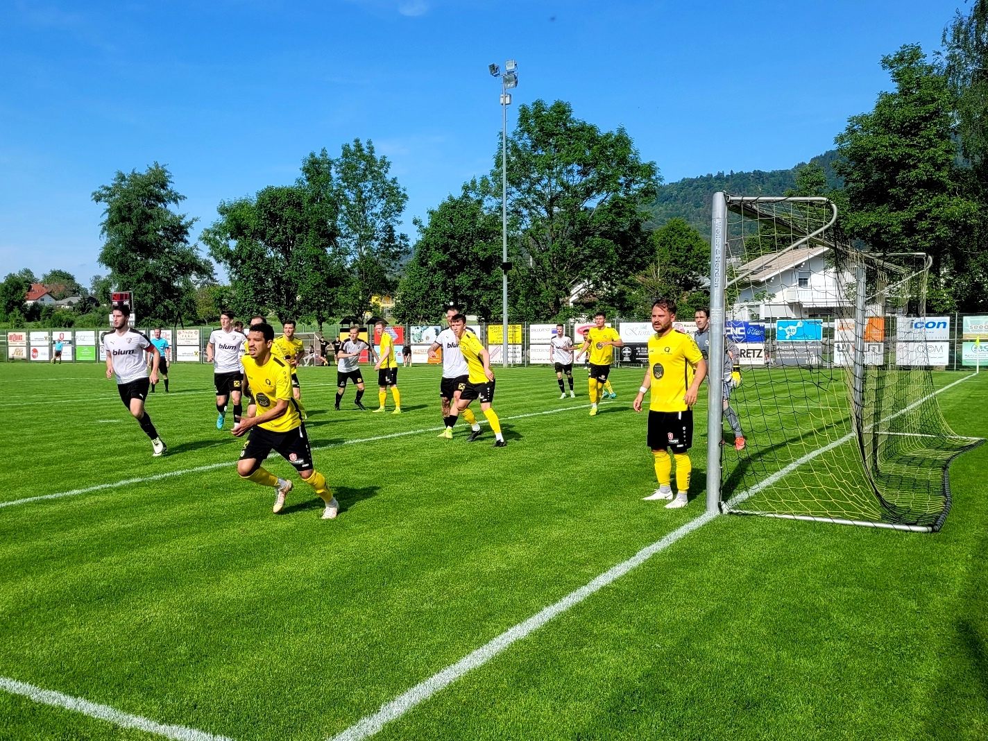 Fußball, Musik und Nostalgie: Mit einem dreitägigen Sommerfest feiert der ECO-Park FC Hörbranz seinen 75. Geburtstag. Im Mittelpunkt das Vorarlbergliga-Abstiegsduell Hörbranz gegen Feldkirch.