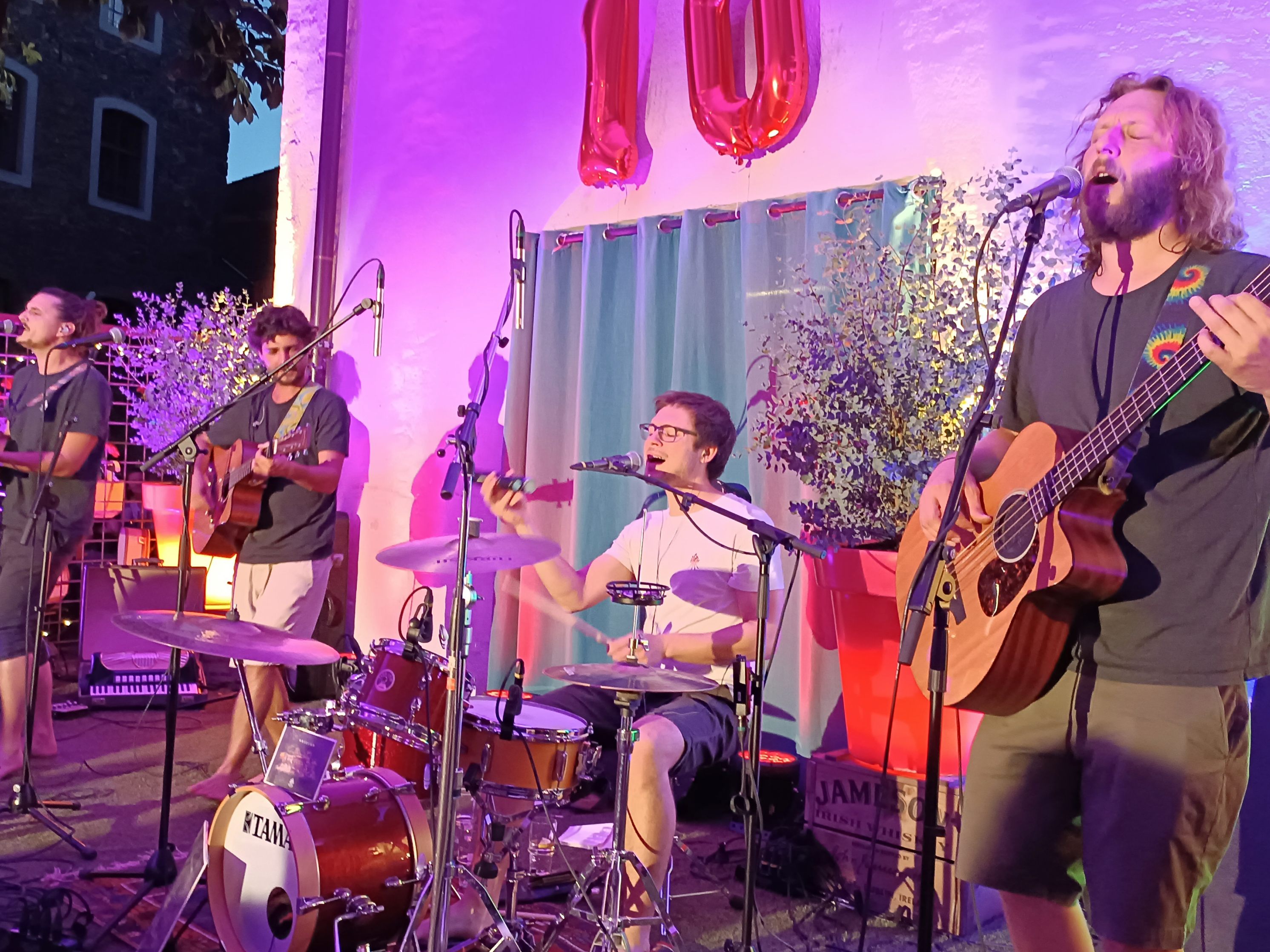 "Kurzfristig" rockten den bunt-Garten zur Jubiläumsfeier am Samstag "Kurzfristig" rockten den bunt-Garten zur Jubiläumsfeier am Samstag