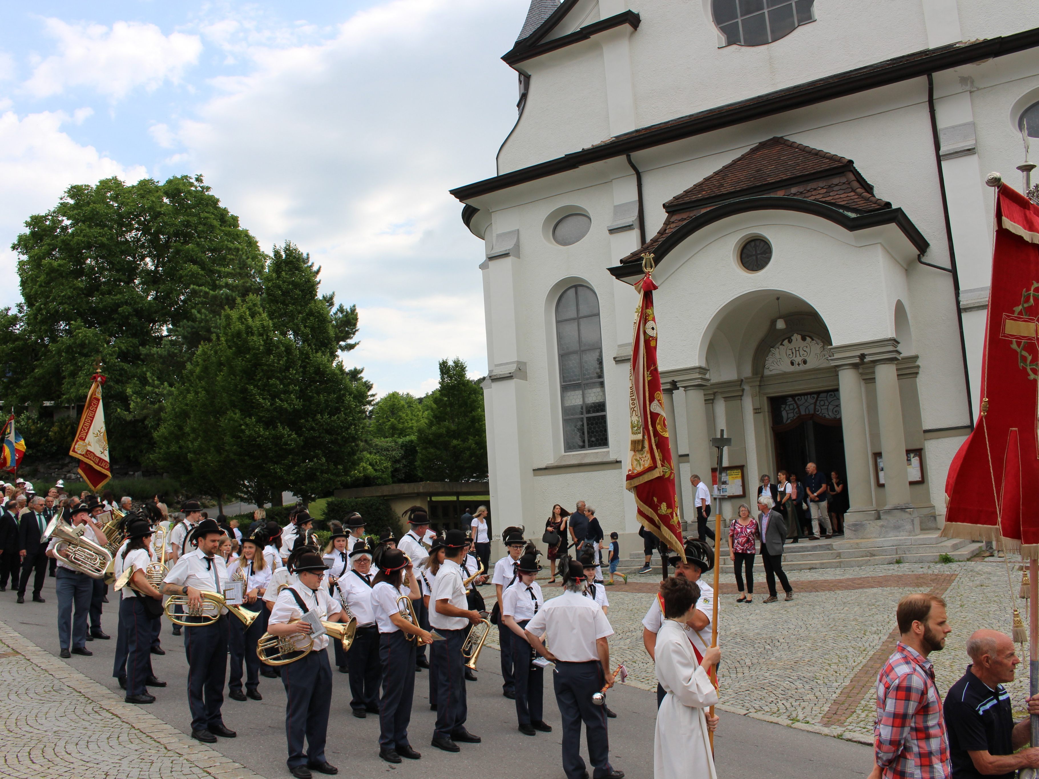 Nach Messe und Prozession herrschte beim Frühschoppen beste Festtagslaune Nach Messe und Prozession herrschte beim Frühschoppen beste Festtagslaune