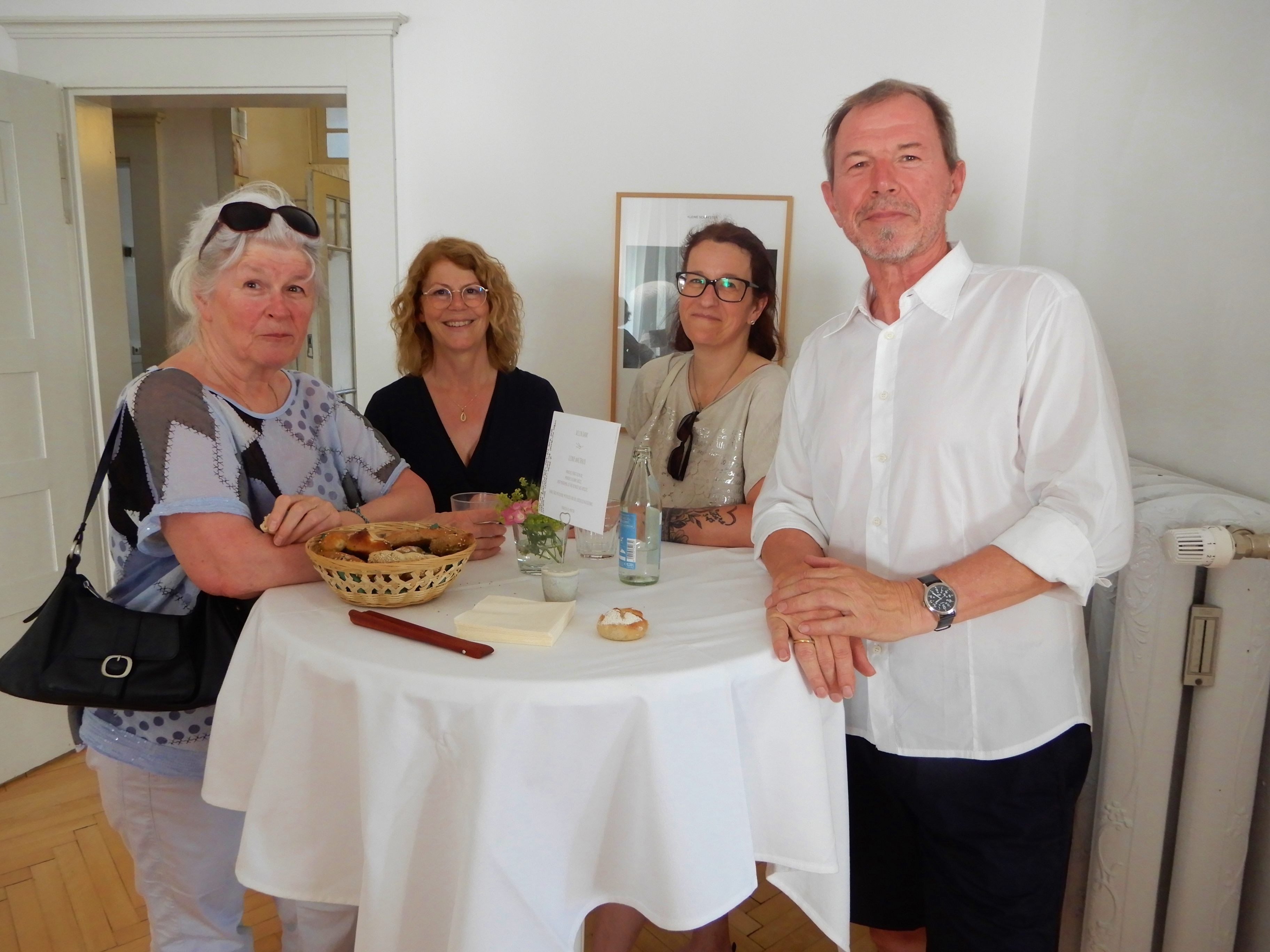 Zahlreiche Gratulanten und Interessierte besuchten den Tag der offenen Tür der Hebammenpraxis Dornbirn.