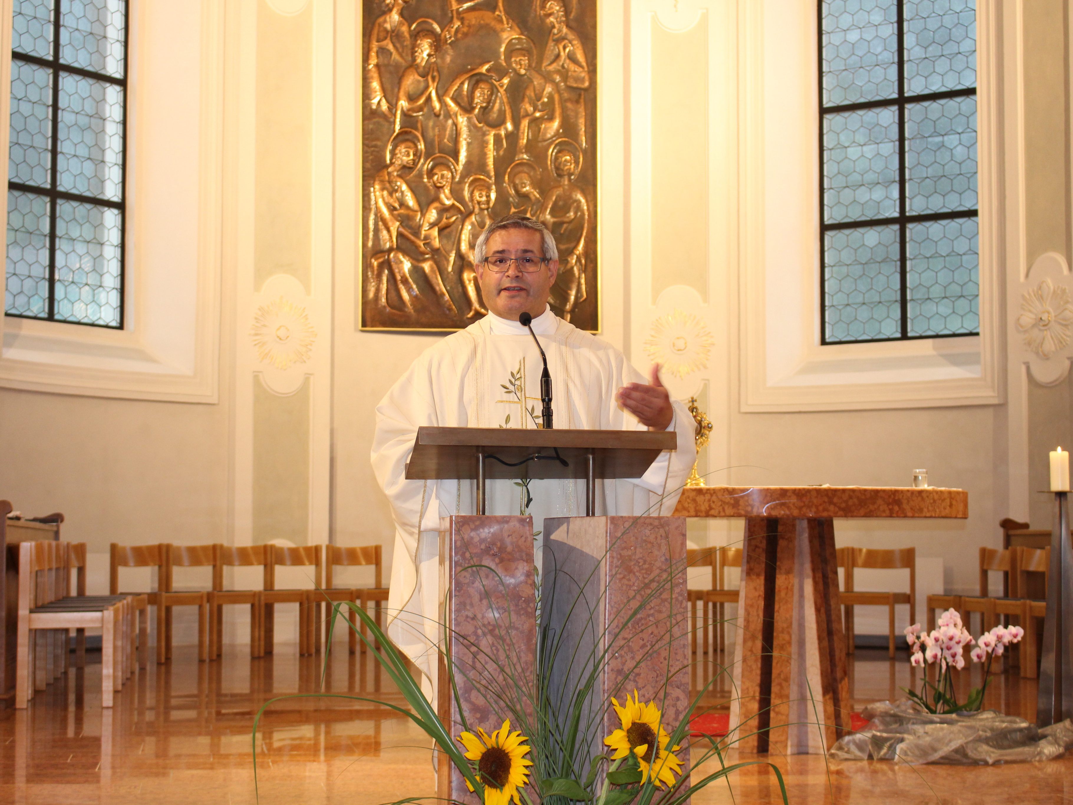 Pfarrer Romeo Pal beging das Jubiläum just in jenem Messgewand, das er zur Priesterweihe erhielt