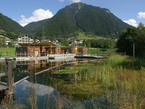 Der 14-Jährige wurde mit den Rettungshubschrauber ins LKH Feldkirch gebracht.