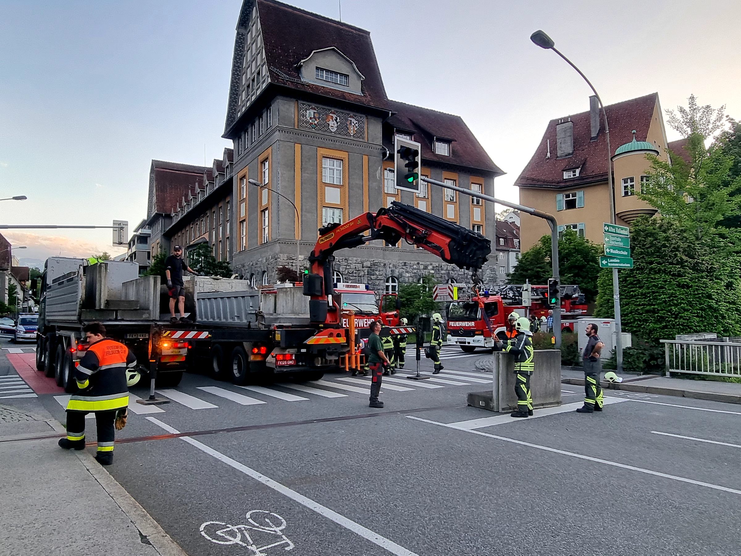 Einen Tag lang waren die Einsatzkräfte für die Übung eingebunden. Einen Tag lang waren die Einsatzkräfte für die Übung eingebunden.