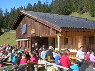 Die Valscherina-Hütte ist ein beliebtes Wanderziel, diesen Sonntag findet eine Bergmesse statt.