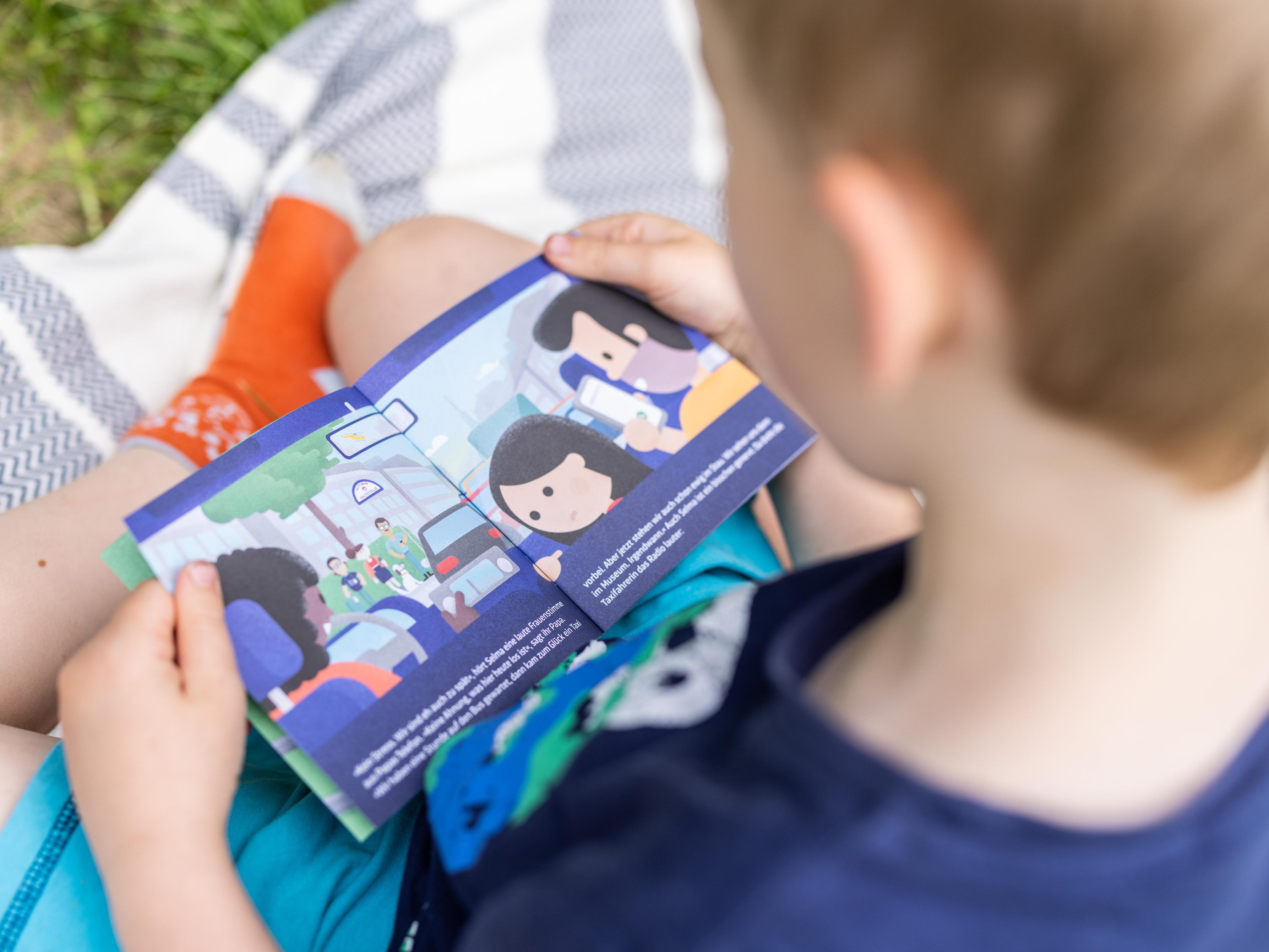 Die Wiener Linien veröffentlichen ihr eigenes Mini-Kinderbuch "Selma und die toten Stinker". Die Wiener Linien veröffentlichen ihr eigenes Mini-Kinderbuch "Selma und die toten Stinker".