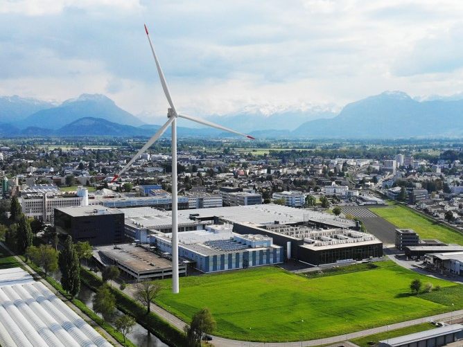 Die geplante Windkraftanlage auf dem Firmengelände von SFS in Herbrugg.