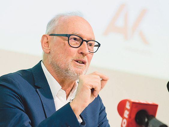 AK-Dir. Keckeis: „Die Wohnbauförderung sollte Wohnungseigentum für Arbeitnehmer günstiger machen. Stattdessen sorgt sie für Gewinne der Bauwirtschaft!“. (Foto: Jürgen Gorbach/ AK)