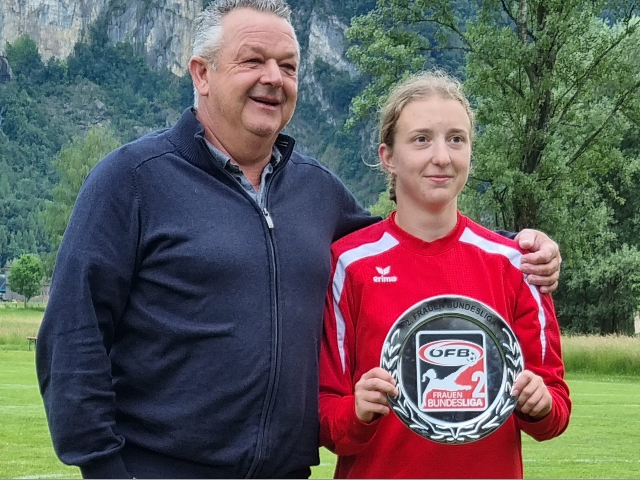 Werner Brunold und Caroline Fritsch hielten schon die Meisterschale in Händen.