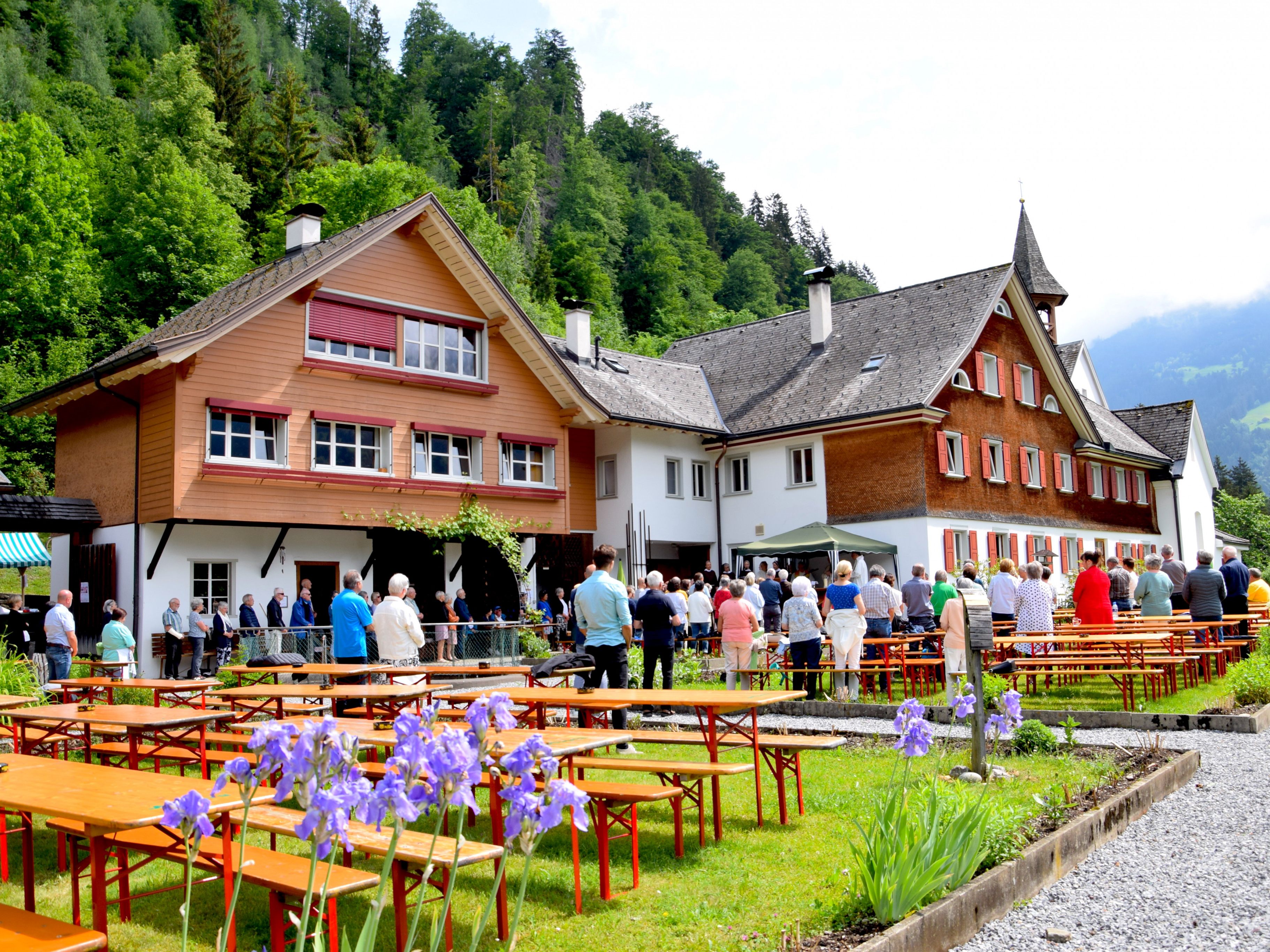 Im Klostergarten Gauenstein in Schruns die Seele baumeln lassen ... Im Klostergarten Gauenstein in Schruns die Seele baumeln lassen ...