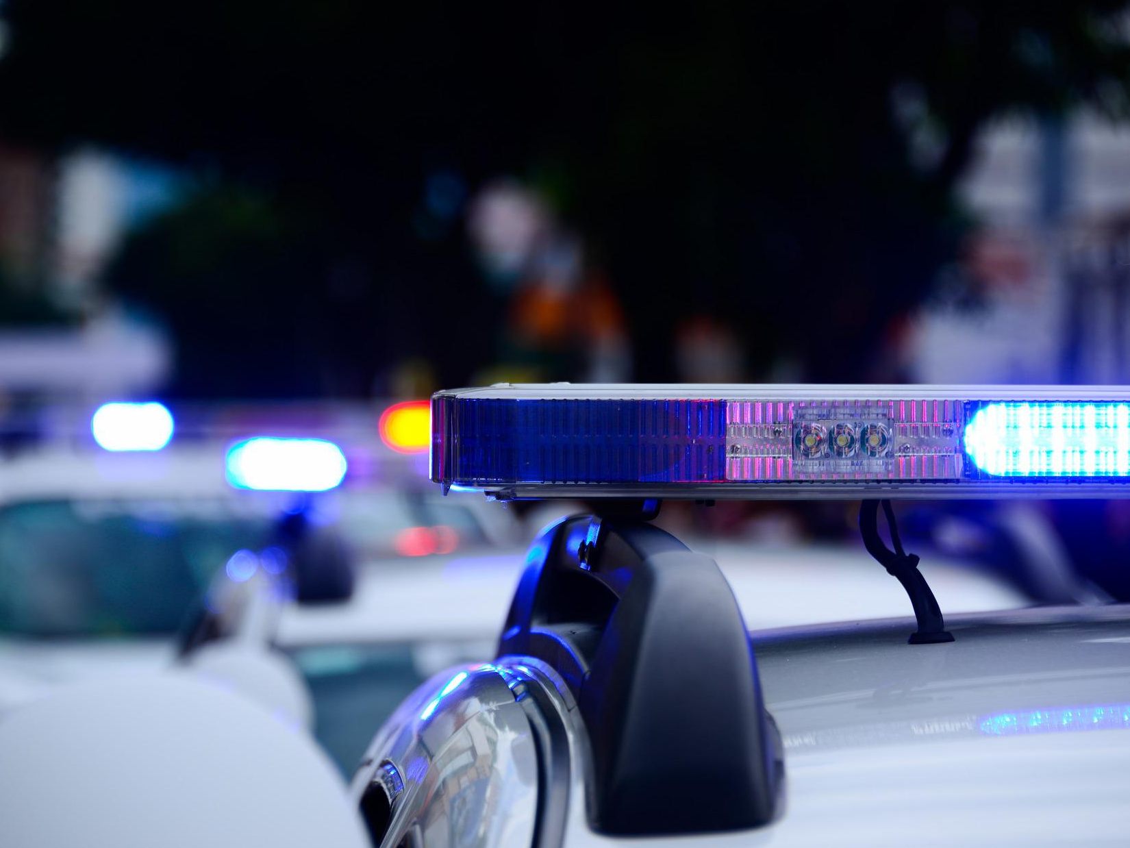 Zwei Menschen sind durch Schüsse in einem Lebensmittelmarkt in Schwalmstadt gestorben. Zwei Menschen sind durch Schüsse in einem Lebensmittelmarkt in Schwalmstadt gestorben.