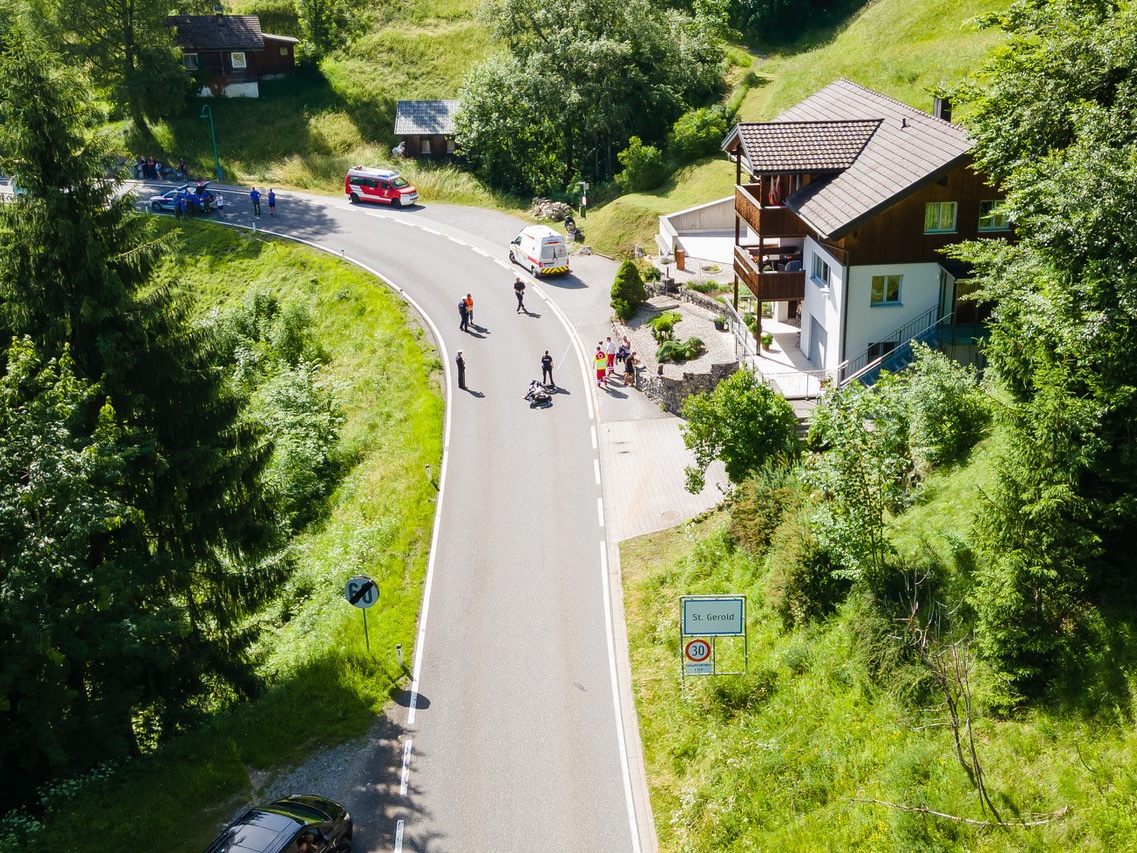 Der Fußgänger wurde schwer verletzt.