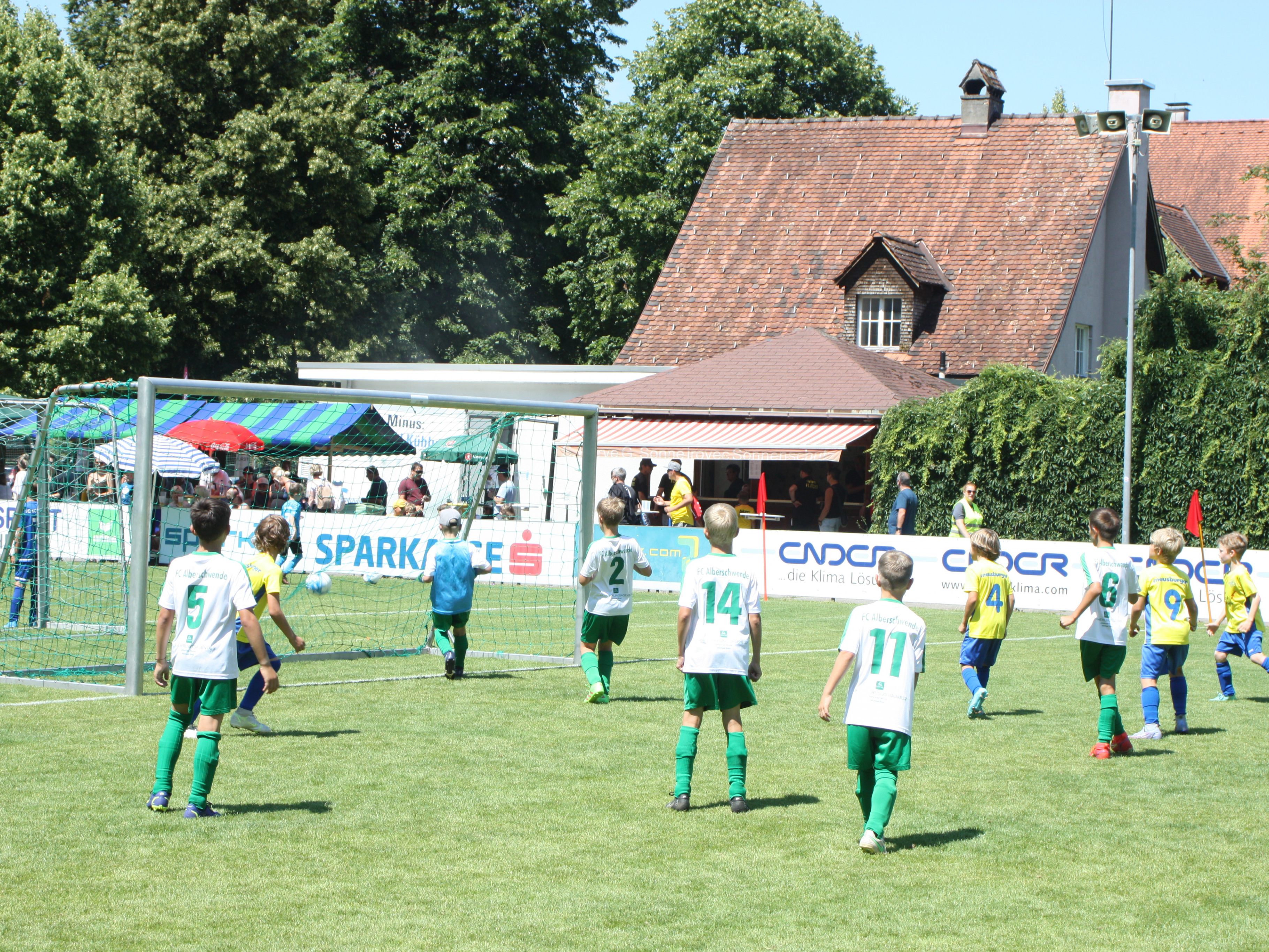 Der Ball ist im Netz: Viele Tore fielen beim Nachwuchsturnier der Unter-9-Jährigen in Rankweil.