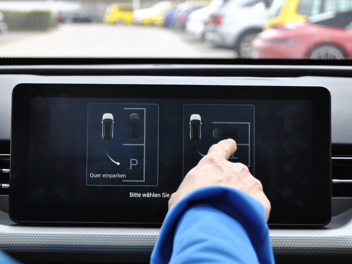 Bei einer ÖAMTC-Umfrage zu selbstfahrenden Autos sieht eine Mehrheit einen Nutzen für Menschen mit Behinderungen, Berufsverkehr und Ältere Bei einer ÖAMTC-Umfrage zu selbstfahrenden Autos sieht eine Mehrheit einen Nutzen für Menschen mit Behinderungen, Berufsverkehr und Ältere