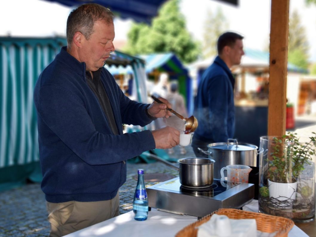 Die Sommersuppe konnte am Wochenmarkt verköstigt werden