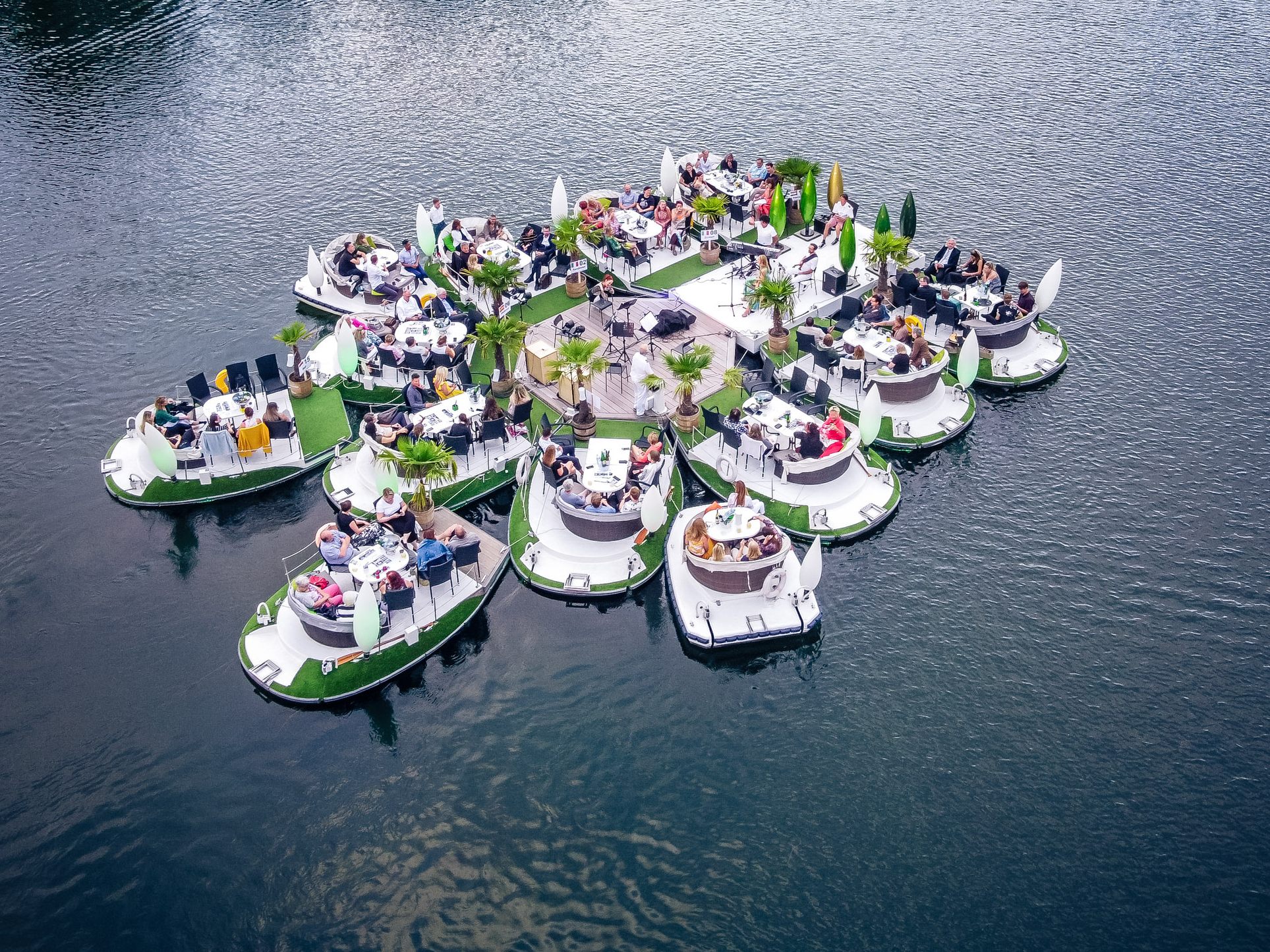 Bei den Floating Concerts auf der Alten Donau kommt Urlaubsfeeling auf. Bei den Floating Concerts auf der Alten Donau kommt Urlaubsfeeling auf.