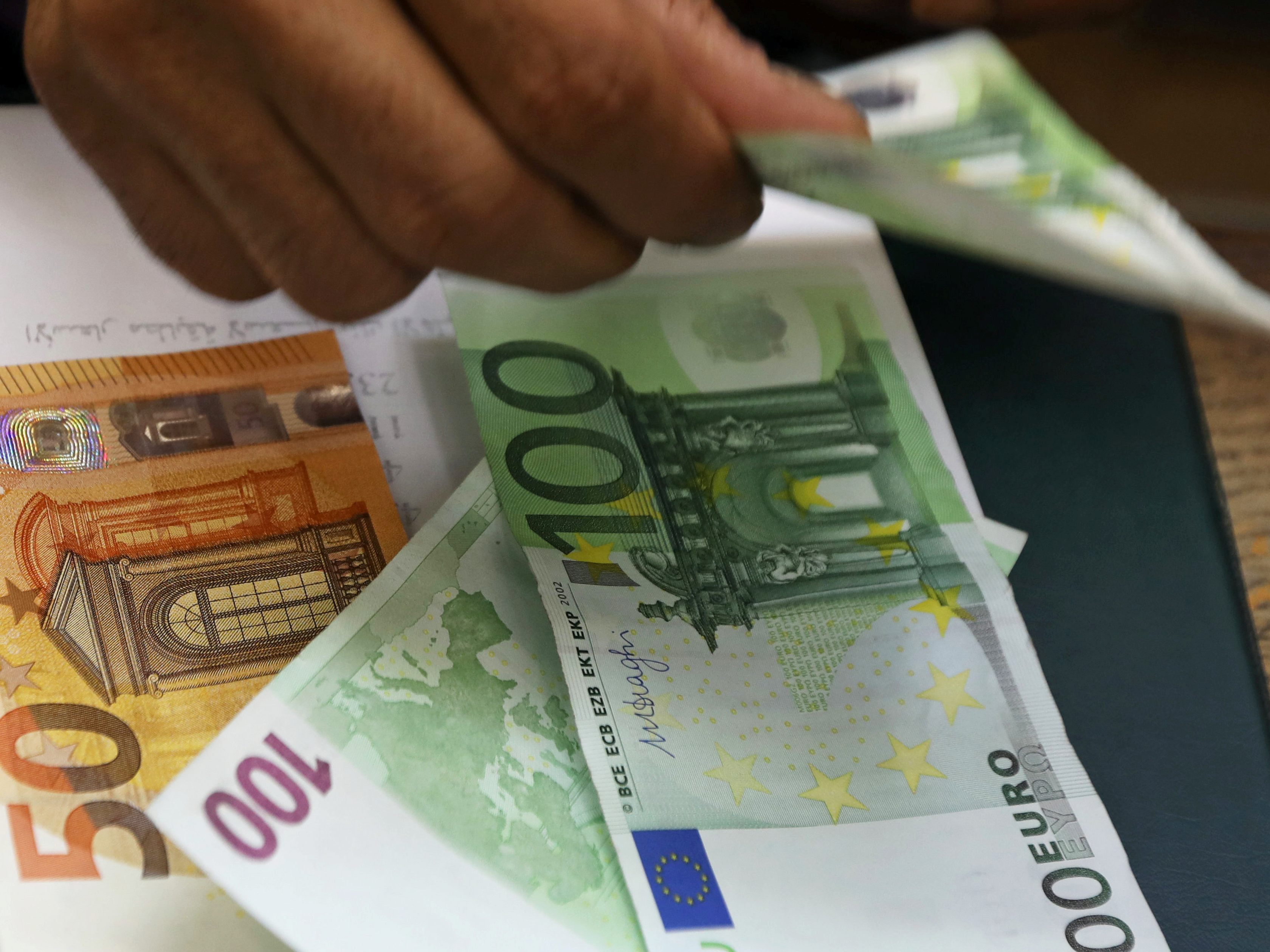 Während es einen Budget-Rückgang bei den Corona-Hilfen in Österreich gab, stiegen die Ausgaben zur Bekämpfung der Teuerung. Während es einen Budget-Rückgang bei den Corona-Hilfen in Österreich gab, stiegen die Ausgaben zur Bekämpfung der Teuerung.