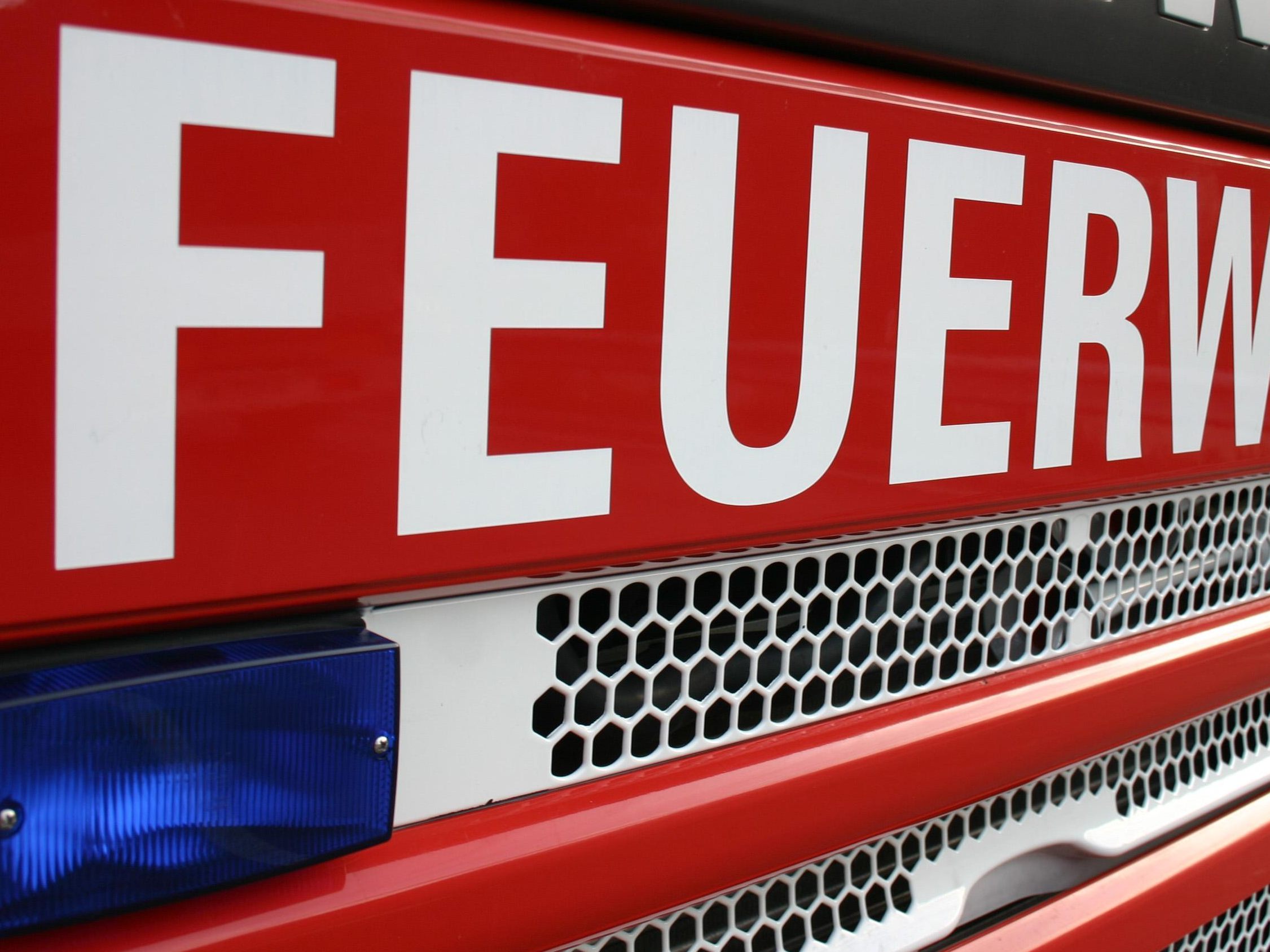 Ein Müllpresswagen geriet am Dienstagvormittag in Brand.