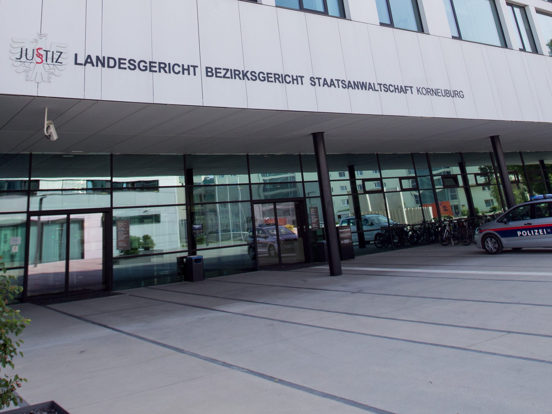 Vier Personen müssen sich wegen Tierquälerei vor dem Landesgericht Korneuburg verantworten