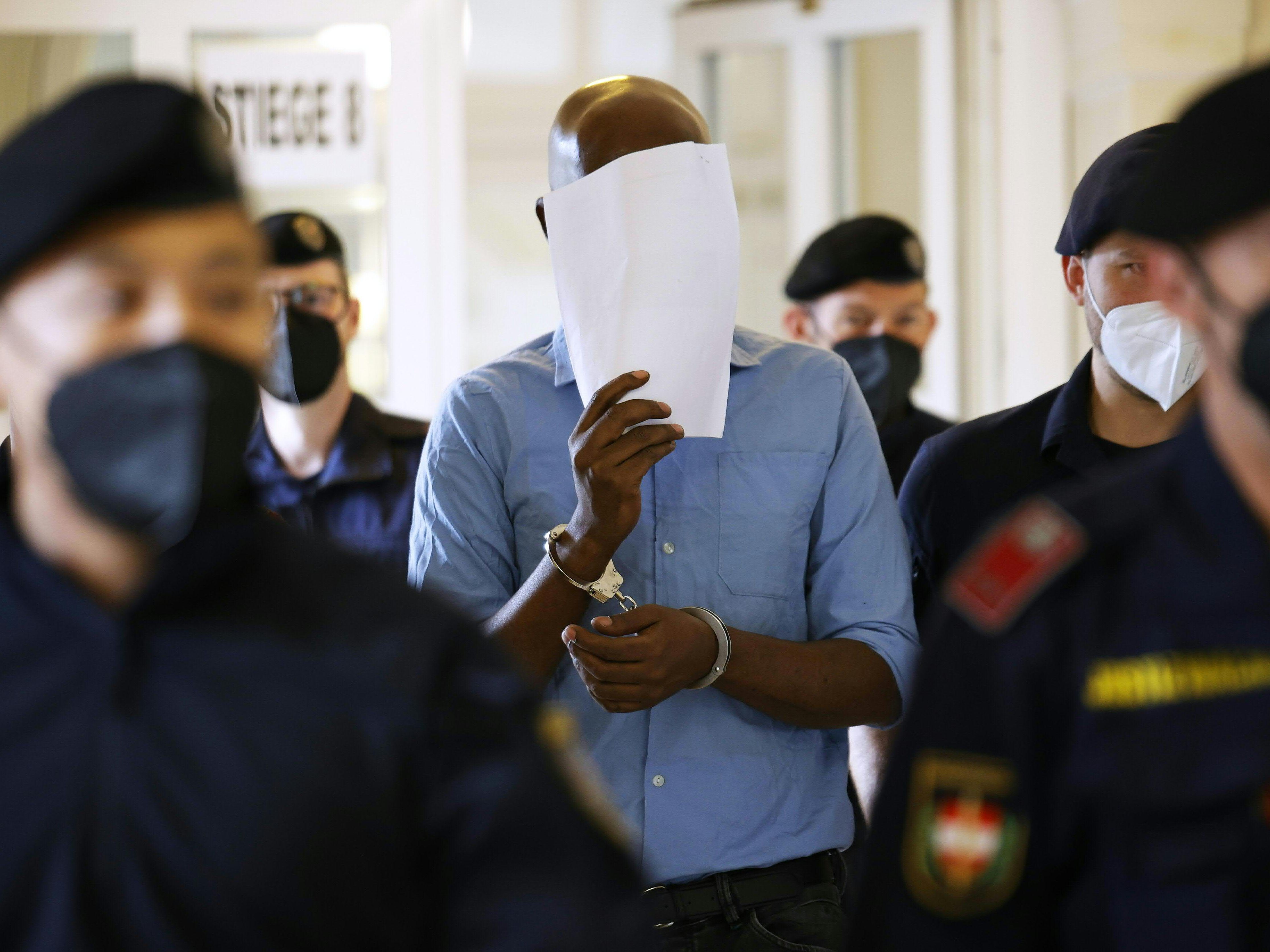 Lebenslang für brutalen Doppelmord in Wien. Lebenslang für brutalen Doppelmord in Wien.