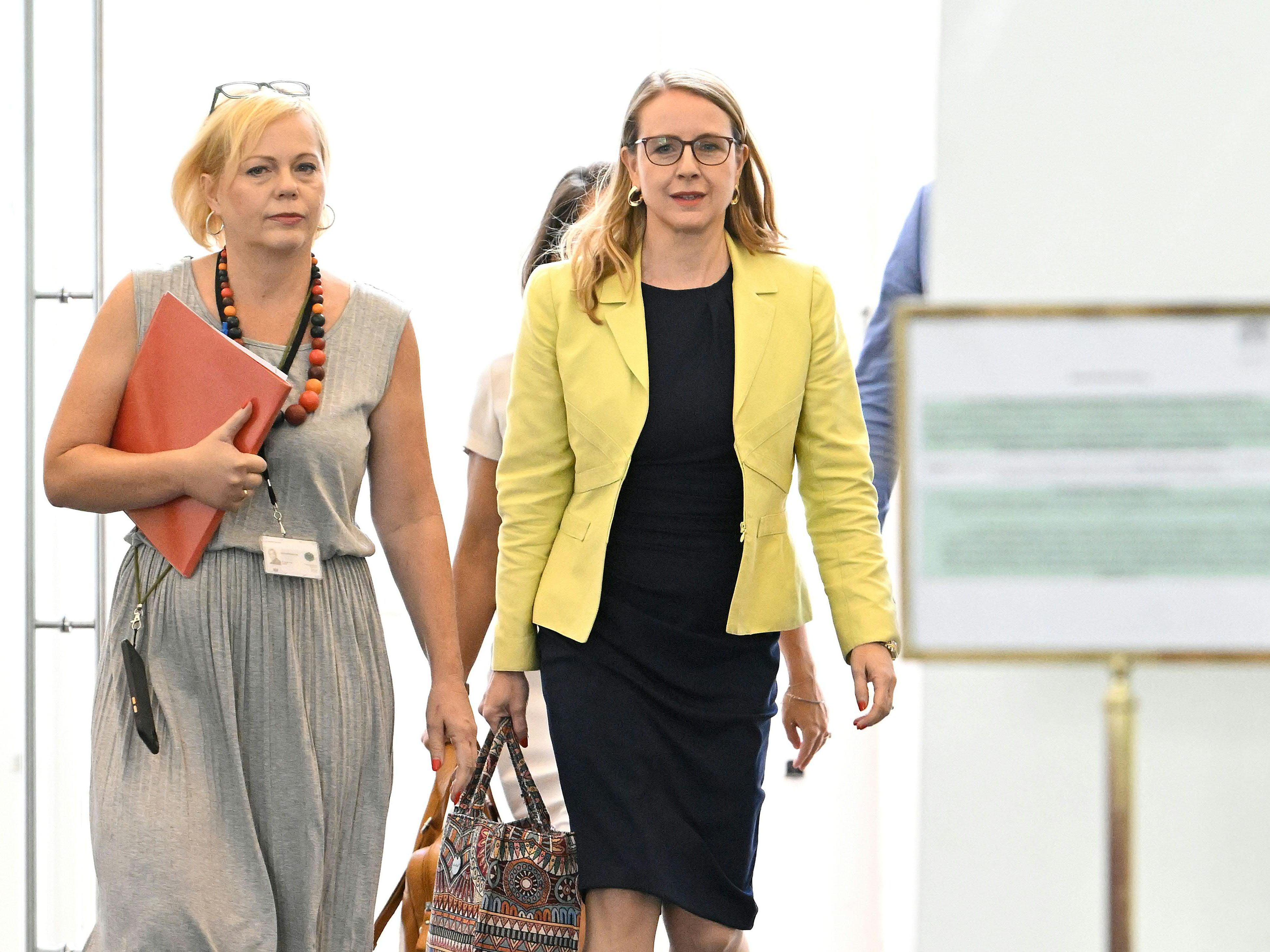Ex-ÖVP-Wirtschaftsministerin Margarete Schramböck äußerte sich im U-Ausschuss. Ex-ÖVP-Wirtschaftsministerin Margarete Schramböck äußerte sich im U-Ausschuss.