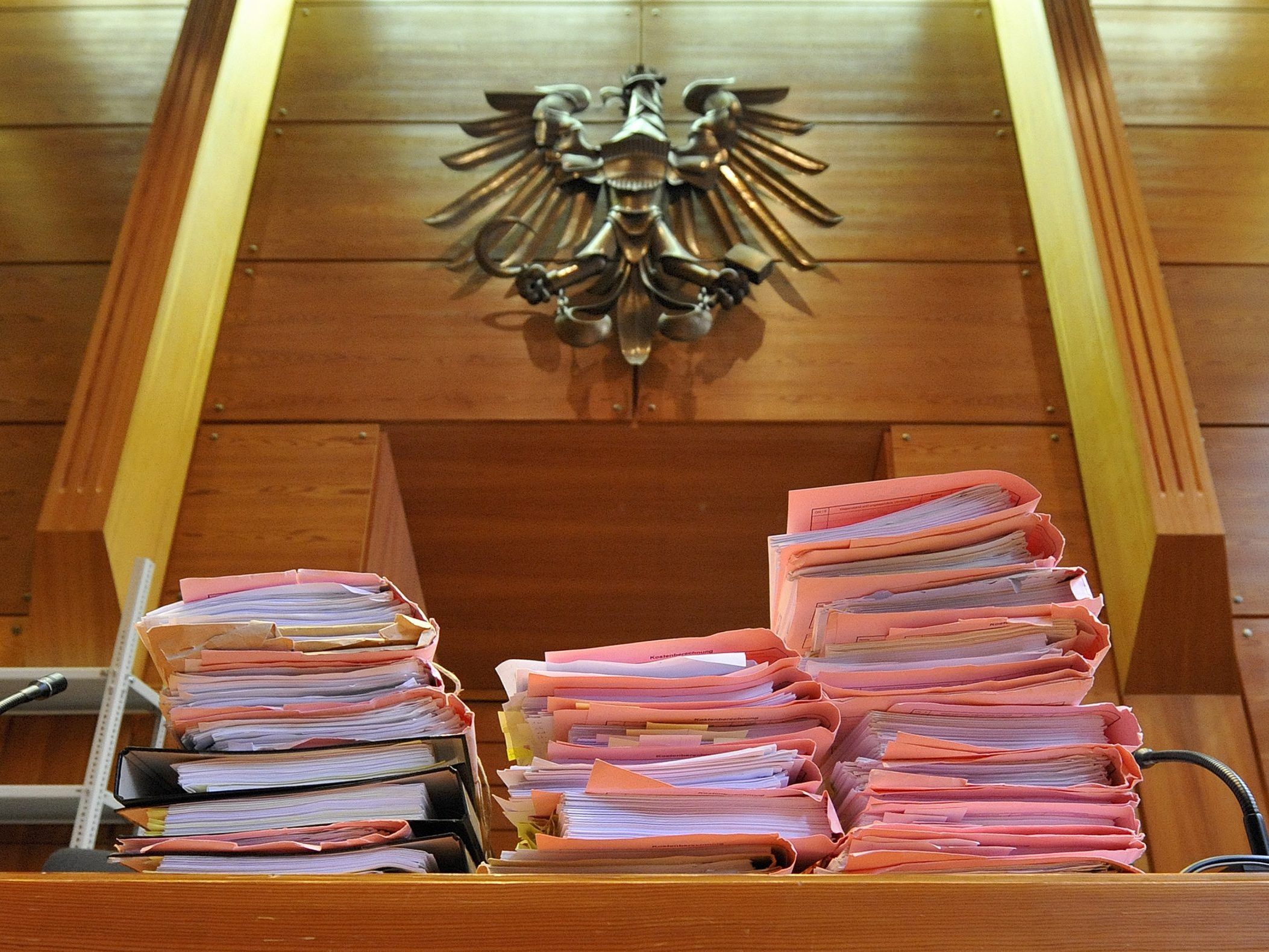 Drei Staatsverweigerer mussten sich am Mittwoch vor dem Landesgericht Wien verantworten.