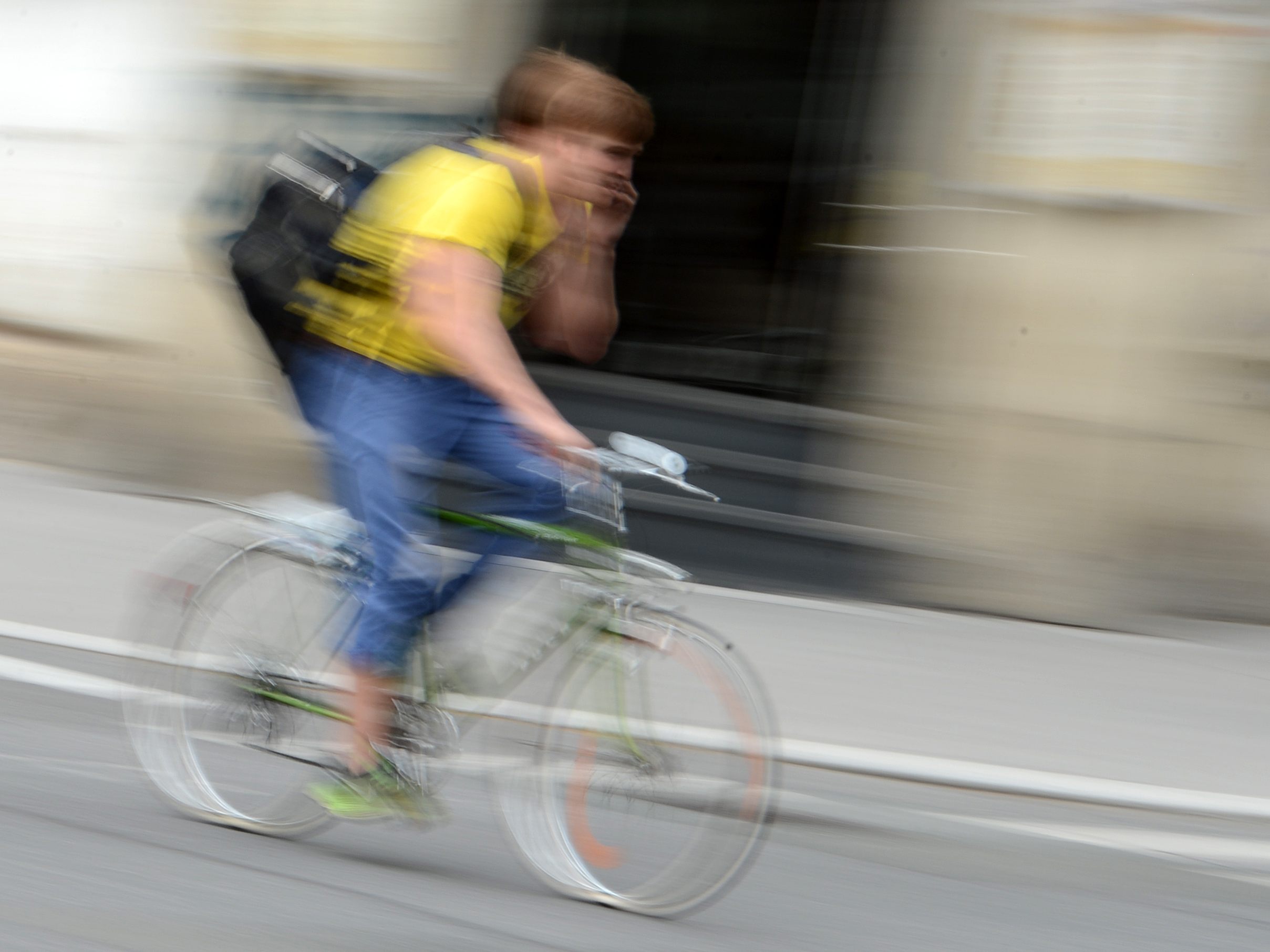Ein 45-Jähriger wurde bei einem Radunfall in Oberösterreich am Freitag schwer verletzt.