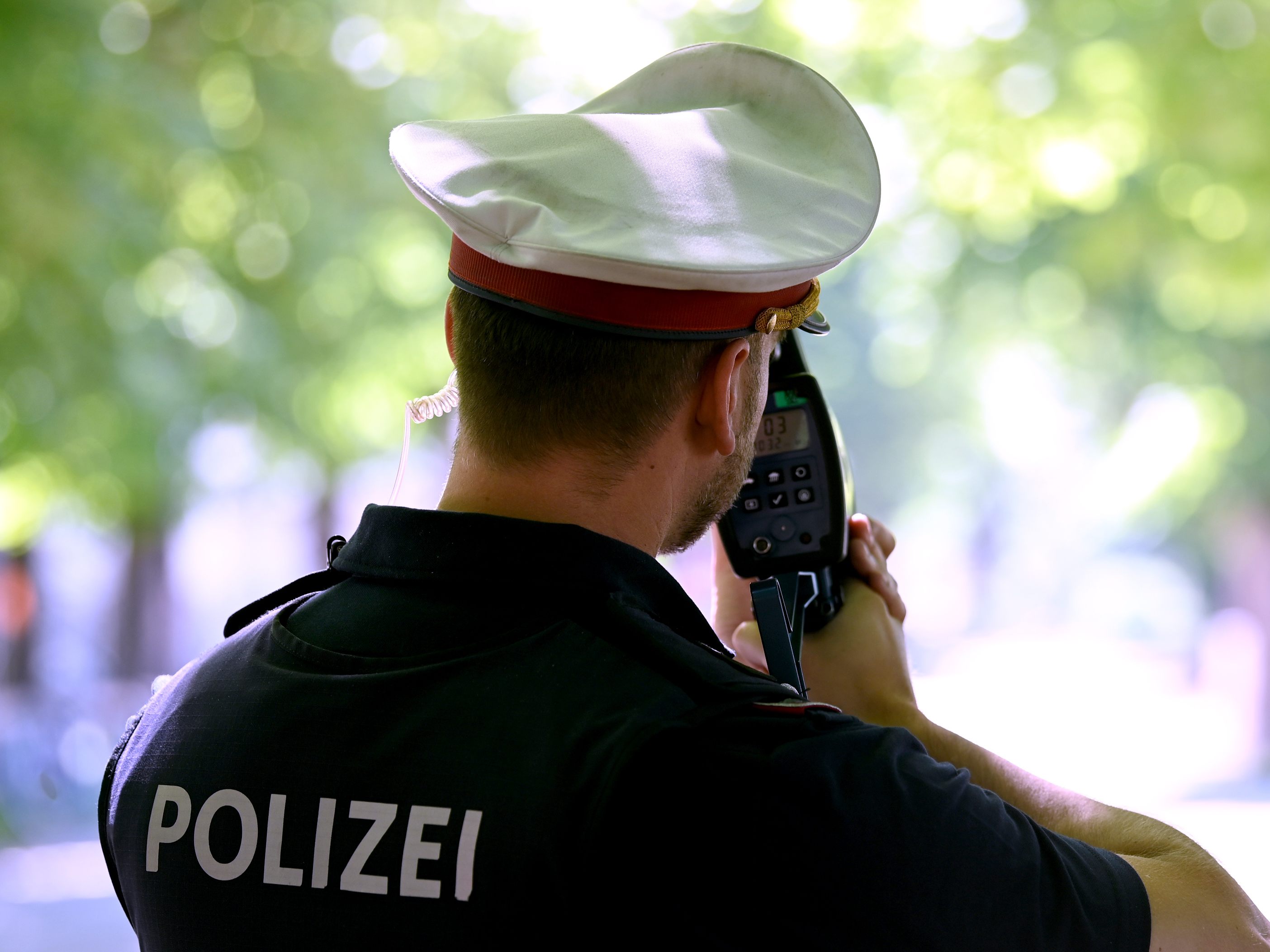 Bei einer Verkehrsschwerpunktaktion in Wien fasste die Polizei unter anderem zwei Raser, die bei einer Wettfahrt mit 148 km/h unterwegs waren.