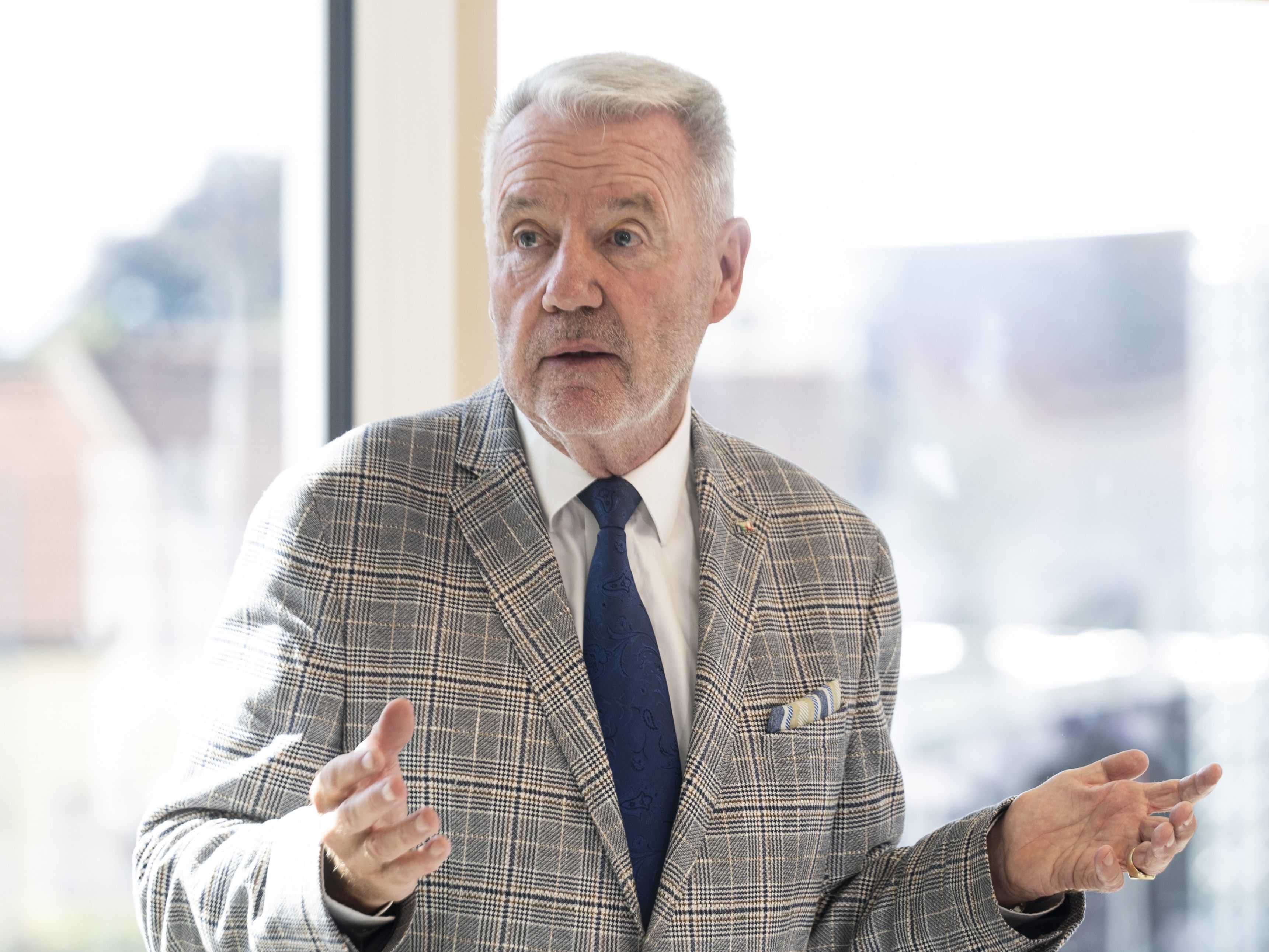 Laut ÖVP-Klubobmann Klaus Schneeberger wurde die Sondersitzung erstmals von der Landesregierung beantragt.