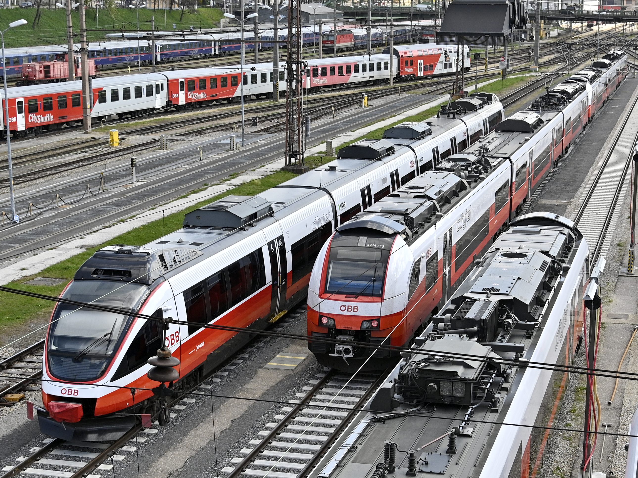 Ein Gleisschaden auf Südbahnstrecke sorgt für Verzögerungen und Ausfälle.