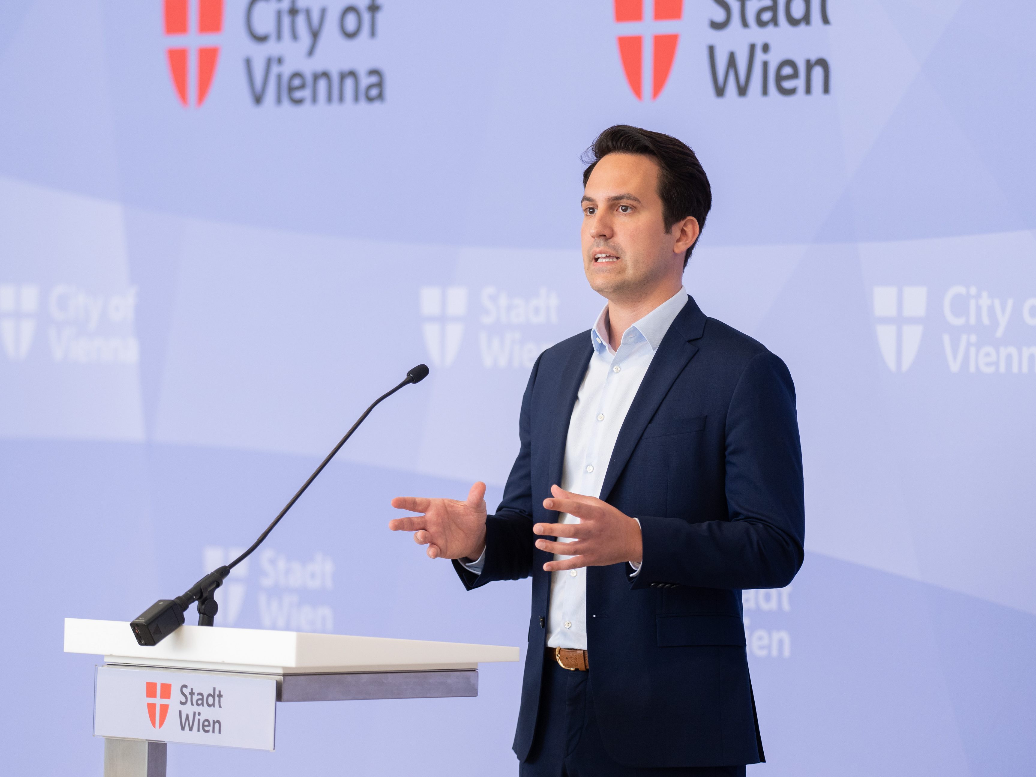 Der Wiener Vizebürgermeister Christoph Wiederkehr (NEOS) spricht sich für eine Sommerschul-Pflicht für Sitzenbleiber aus. Der Wiener Vizebürgermeister Christoph Wiederkehr (NEOS) spricht sich für eine Sommerschul-Pflicht für Sitzenbleiber aus.