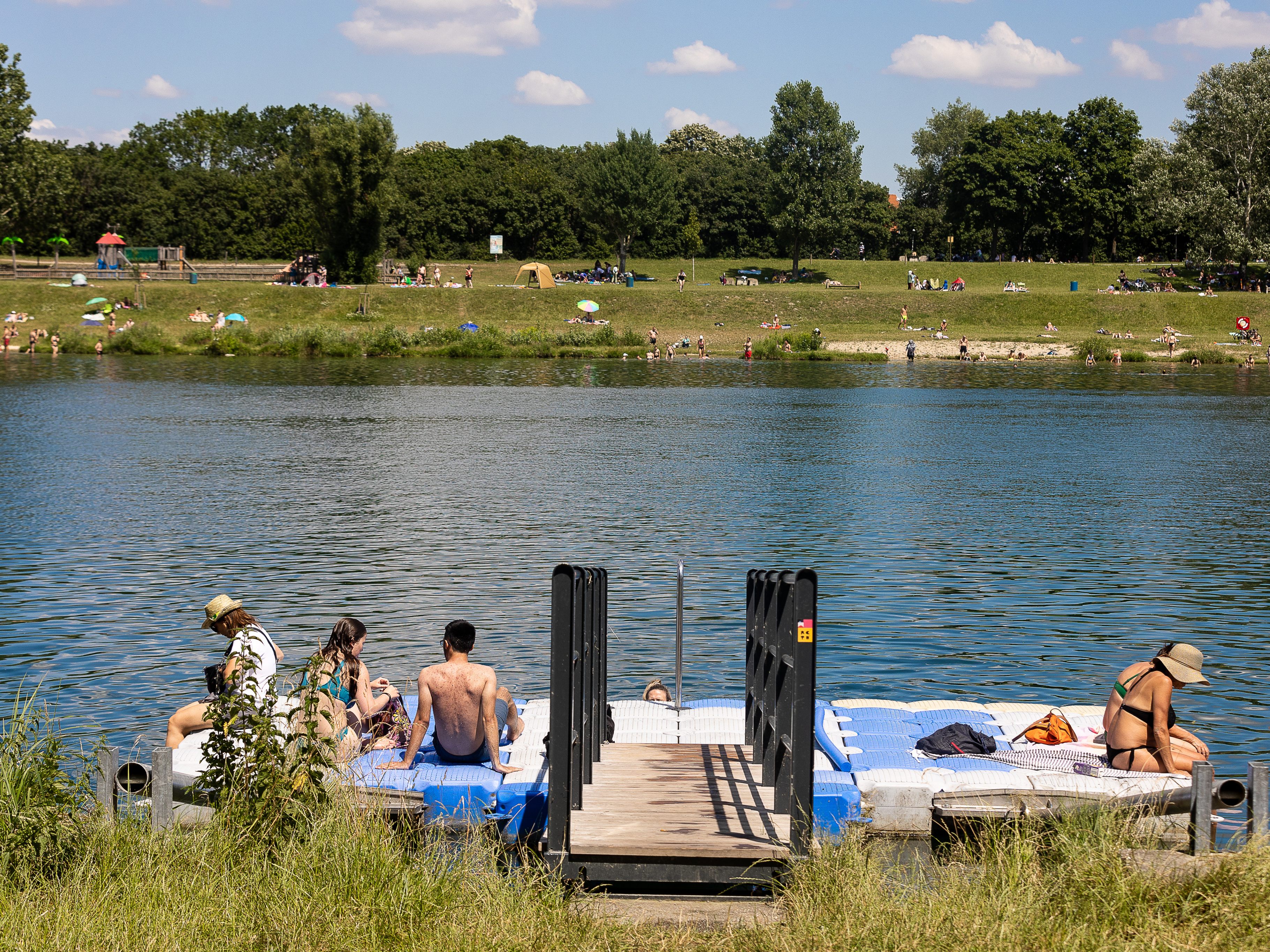 Hitzewelle bleibt: So wird das Wetter am Wochenende. Hitzewelle bleibt: So wird das Wetter am Wochenende.