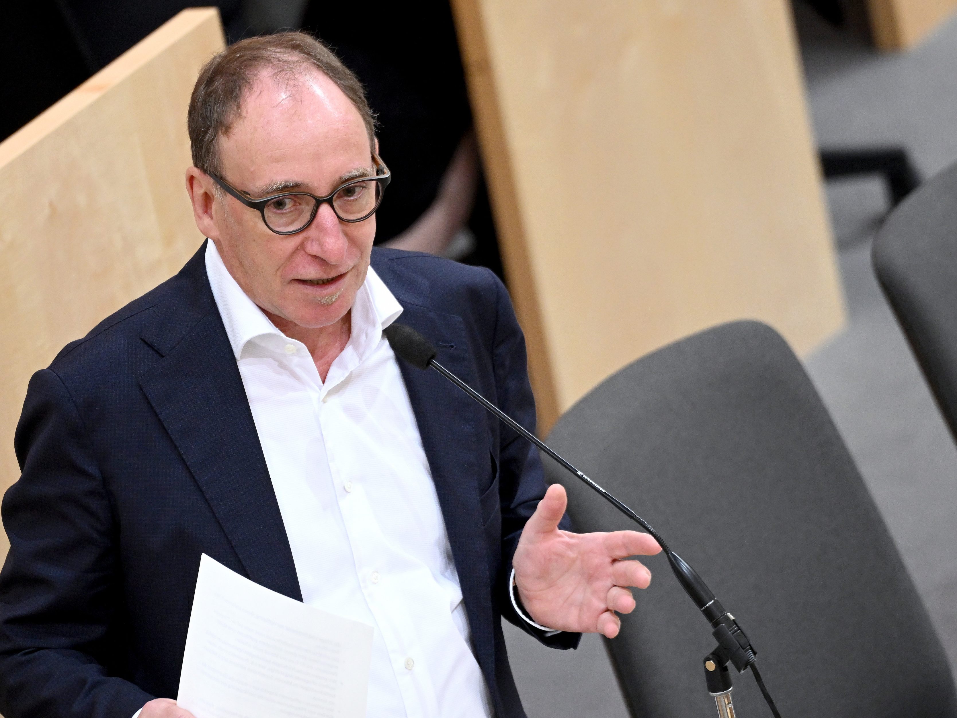 Gesundheitsminister Johannes Rauch begründet die Abschaffung der Corona-Impfpflicht mit "völlig anderen Voraussetzungen" als bei der Einführung. Gesundheitsminister Johannes Rauch begründet die Abschaffung der Corona-Impfpflicht mit "völlig anderen Voraussetzungen" als bei der Einführung.