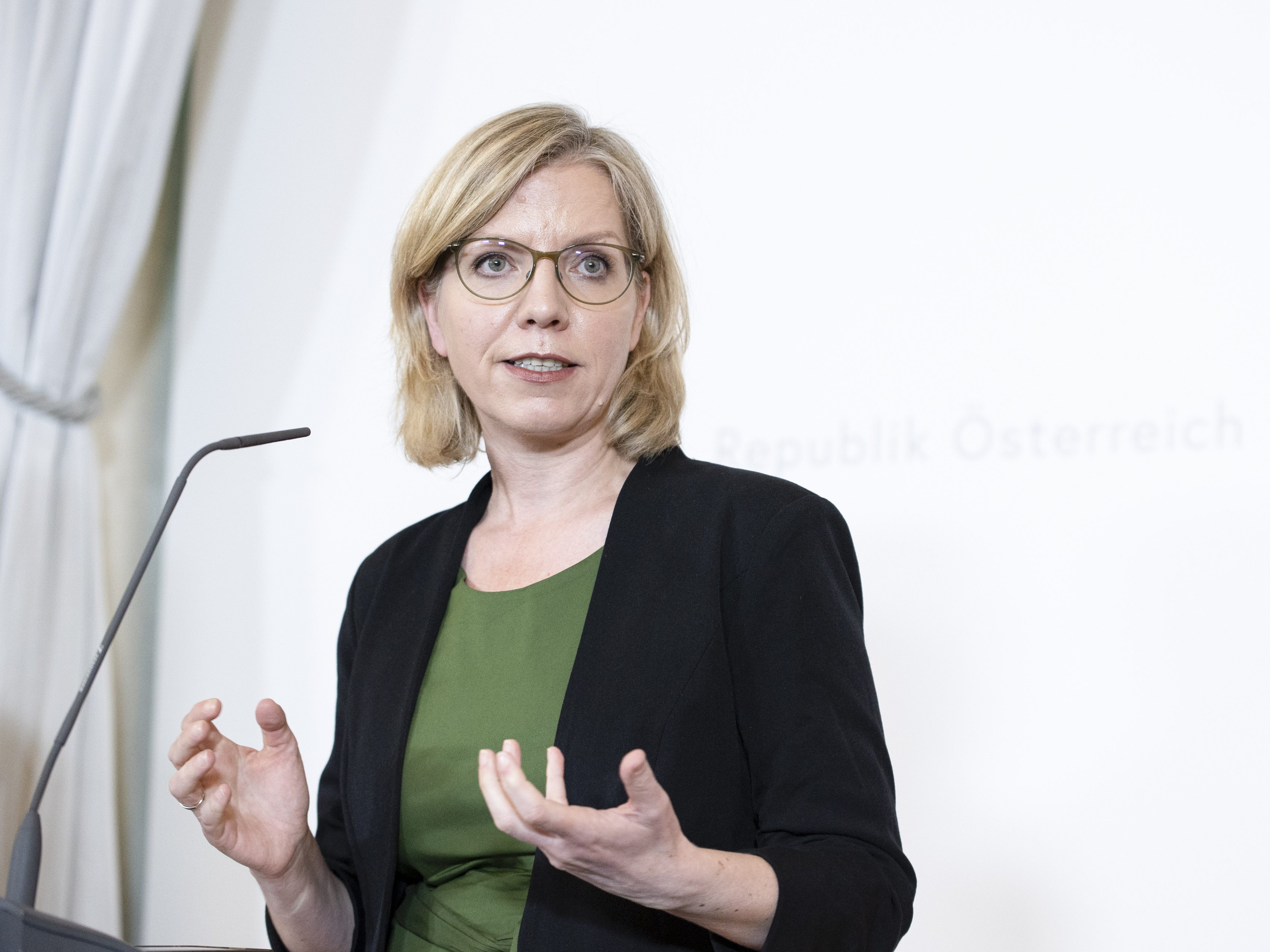 Gasversorgung: Großunternehmen sollen von Gas auf Öl umrüsten. Gasversorgung: Großunternehmen sollen von Gas auf Öl umrüsten.